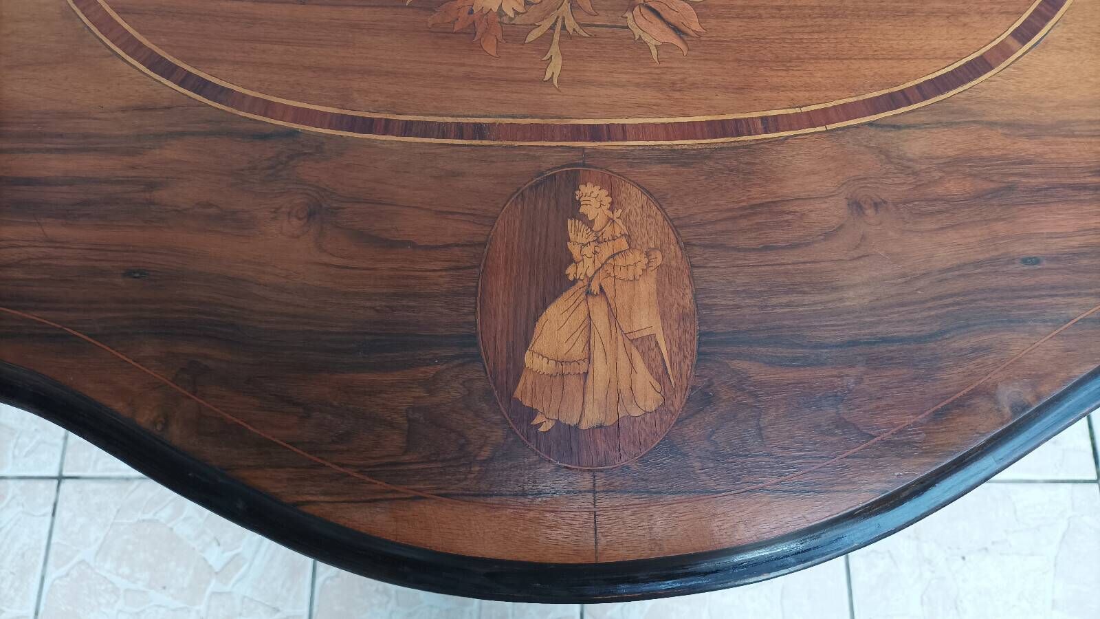 Napoleon III walnut burl table