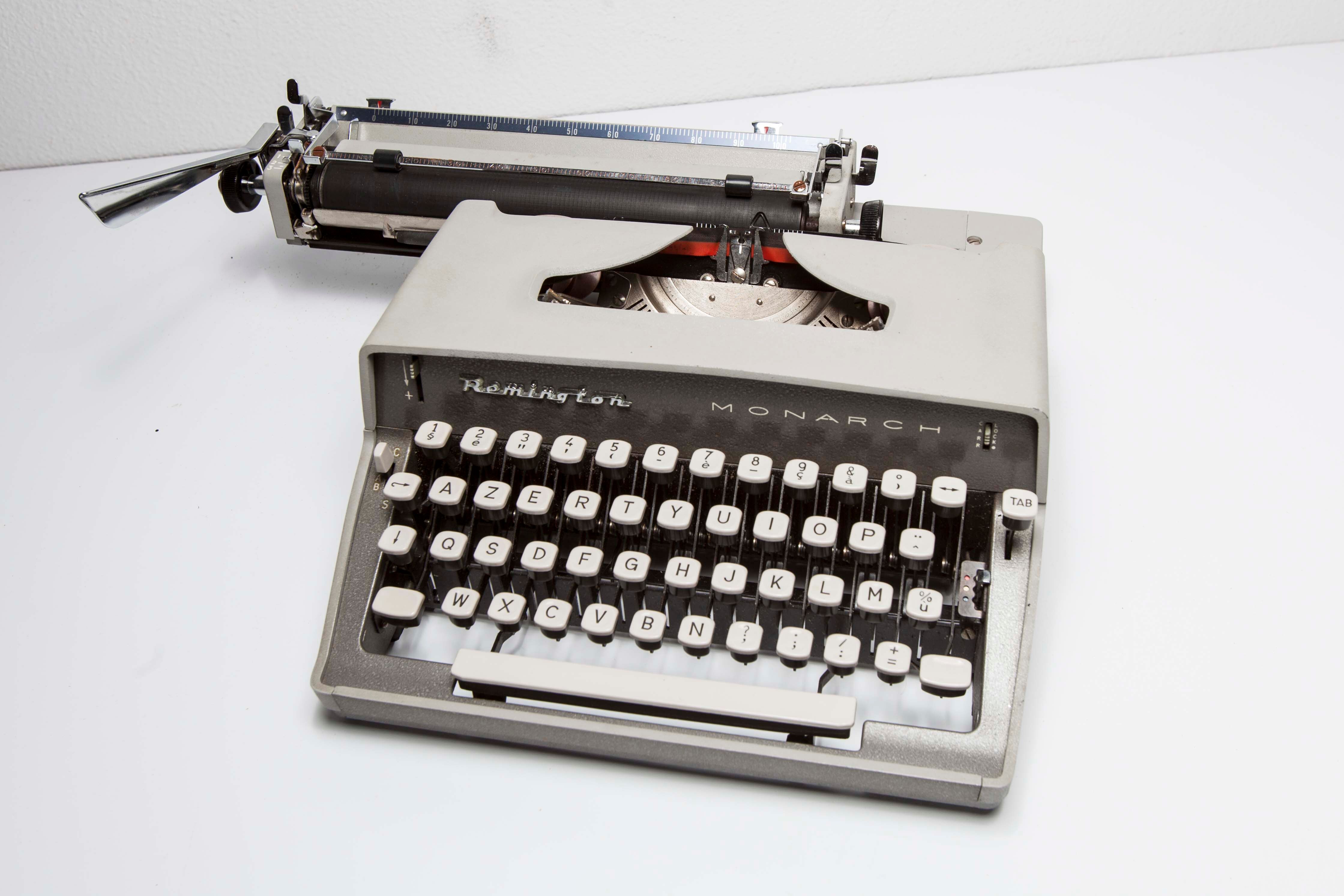 Typewriter Remington Monarch