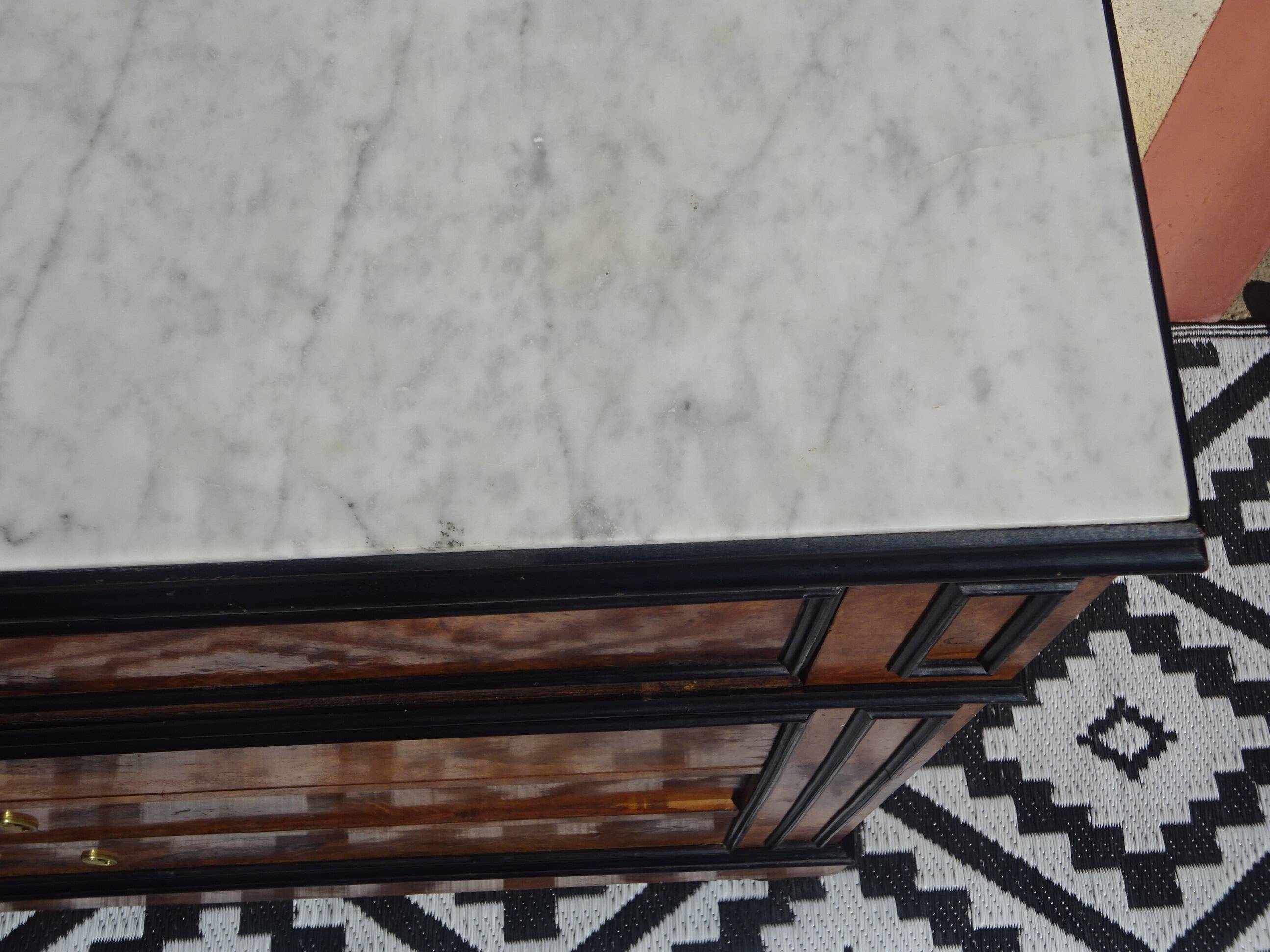 Napoleon III chest of drawers in walnut and burl walnut