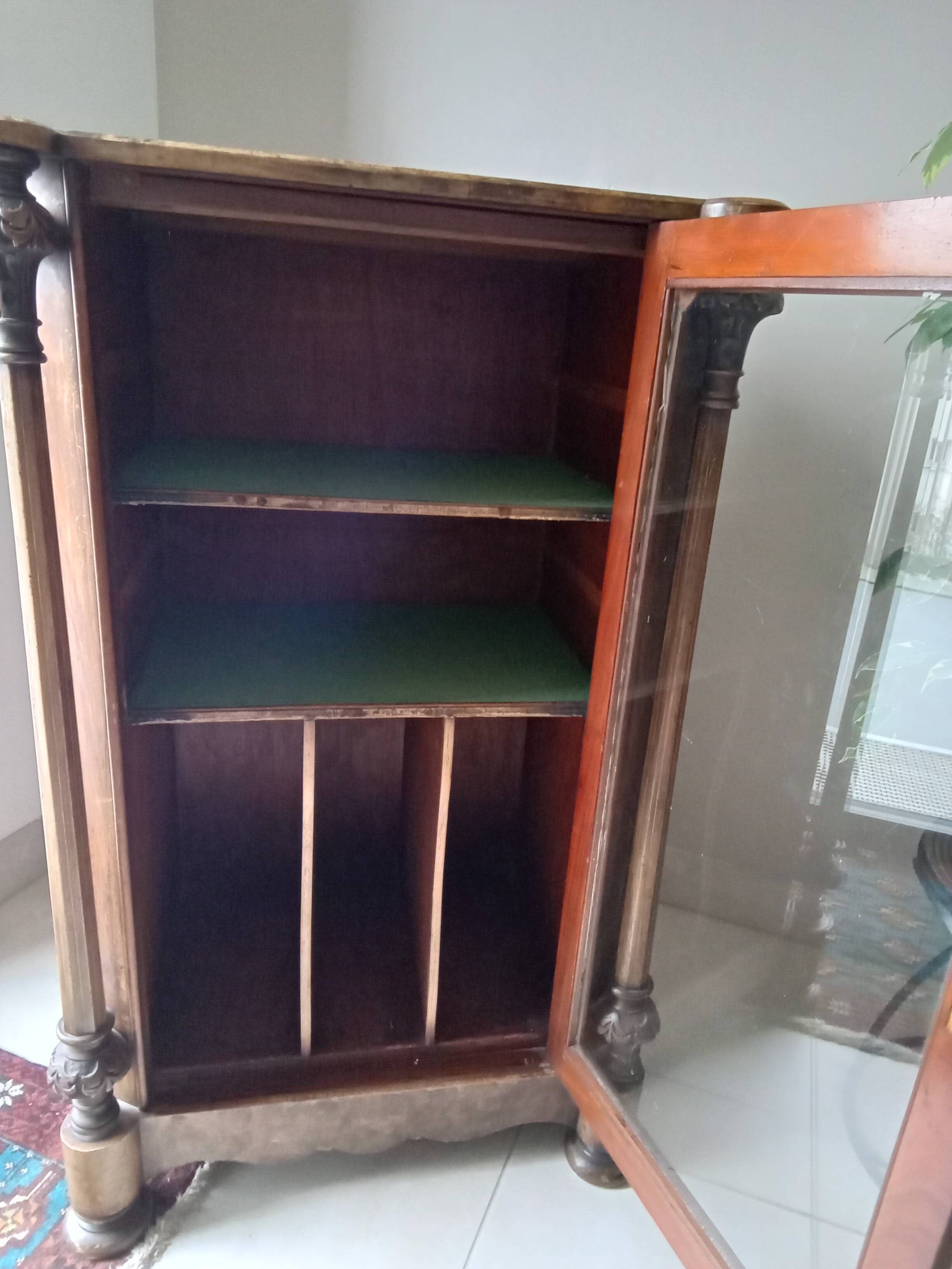 English display cabinet