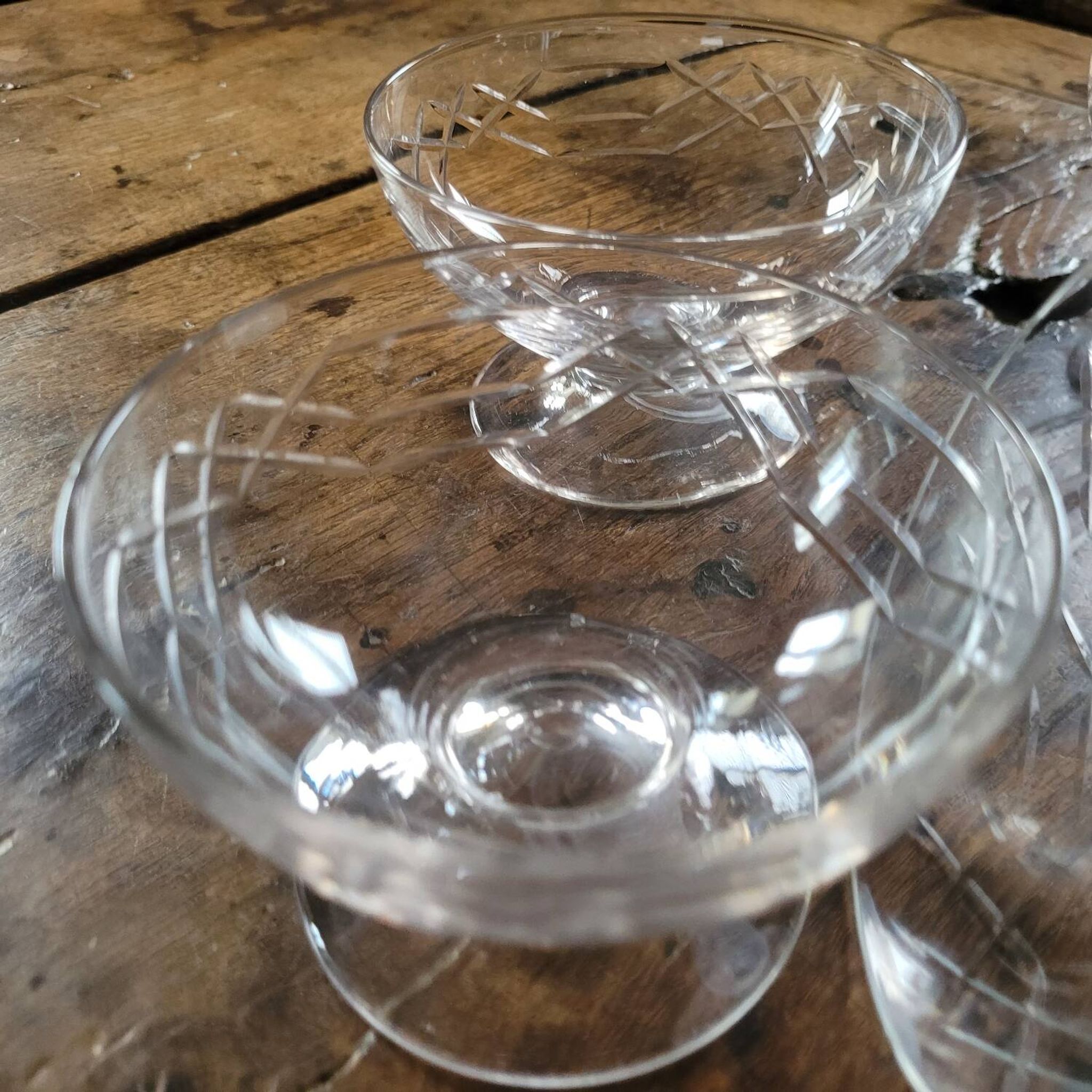 5 coupes à dessert en verre taillé, France années 60