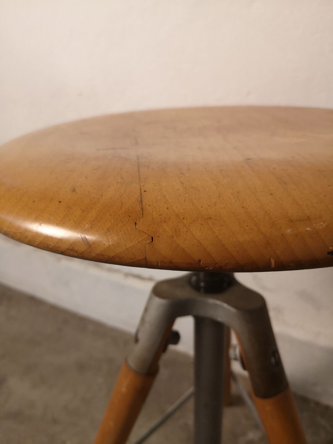 Industrial stool girsberger