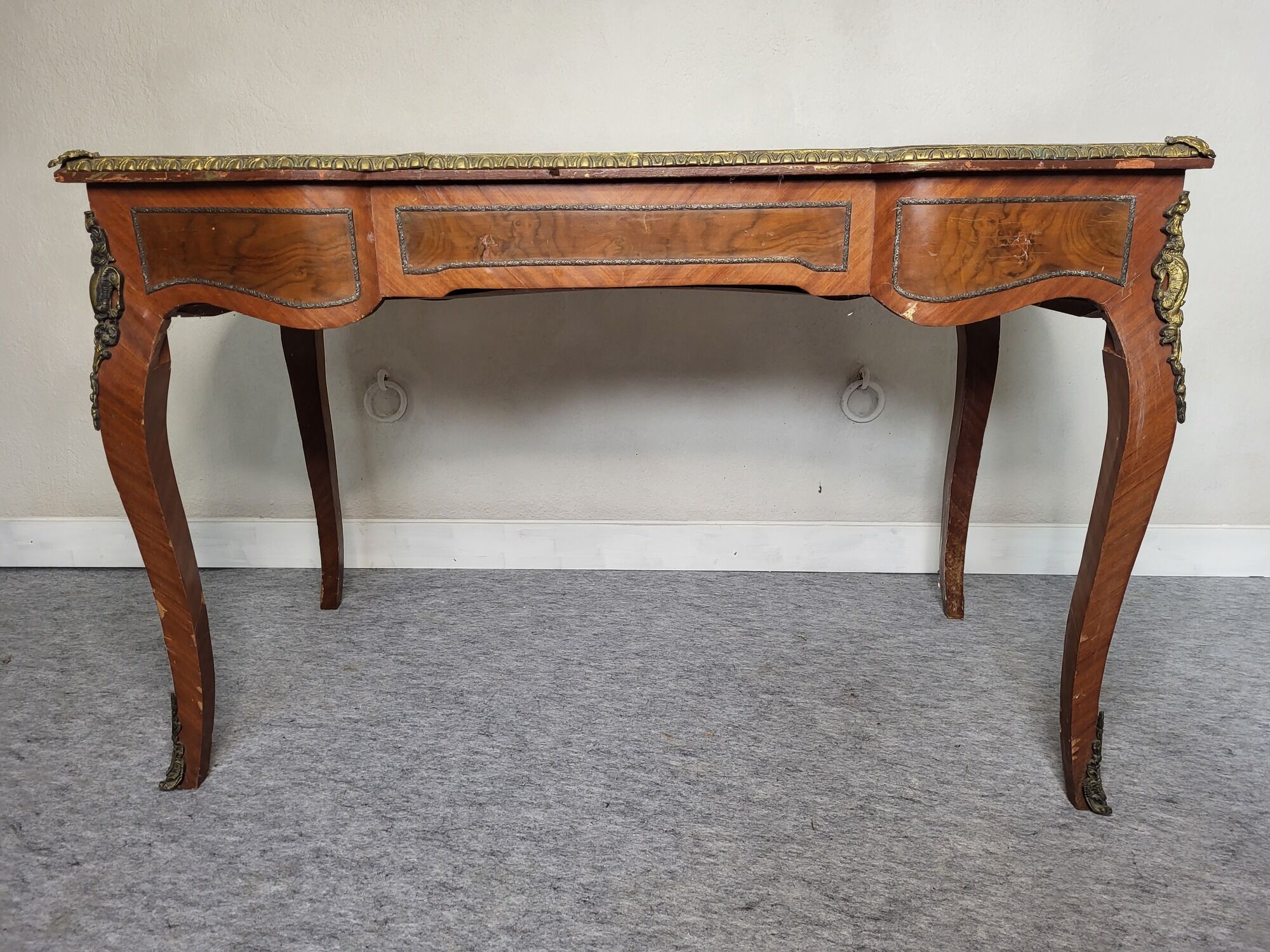 Bureau en marqueterie de bois Style Louis XV époque XIXeme