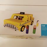 Jouet en bois taxi