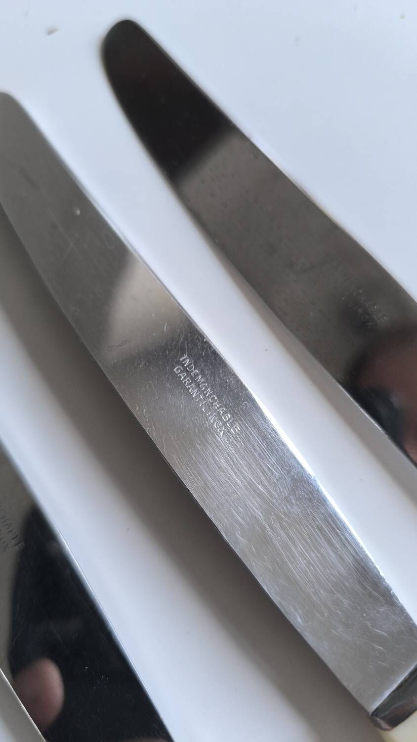 Set de 6 couteaux en inox et bakélite