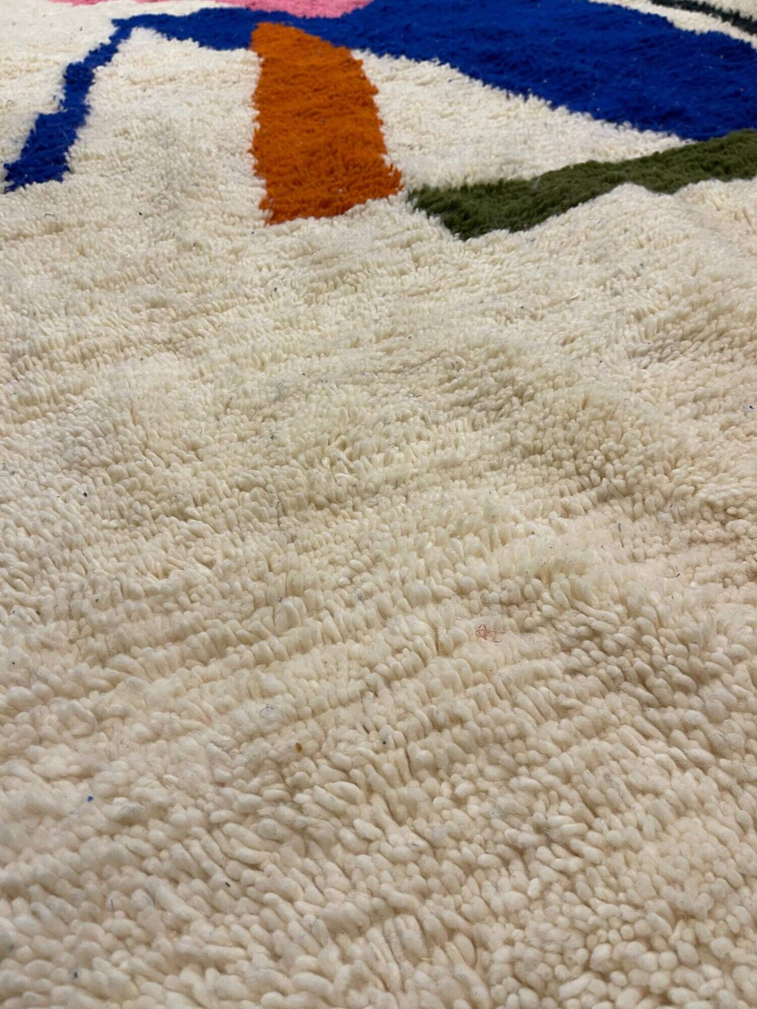 Handmade Berber rug from Morocco – Artisan piece – 164 × 253 cm