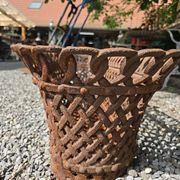 Jardinière ajourée en fonte