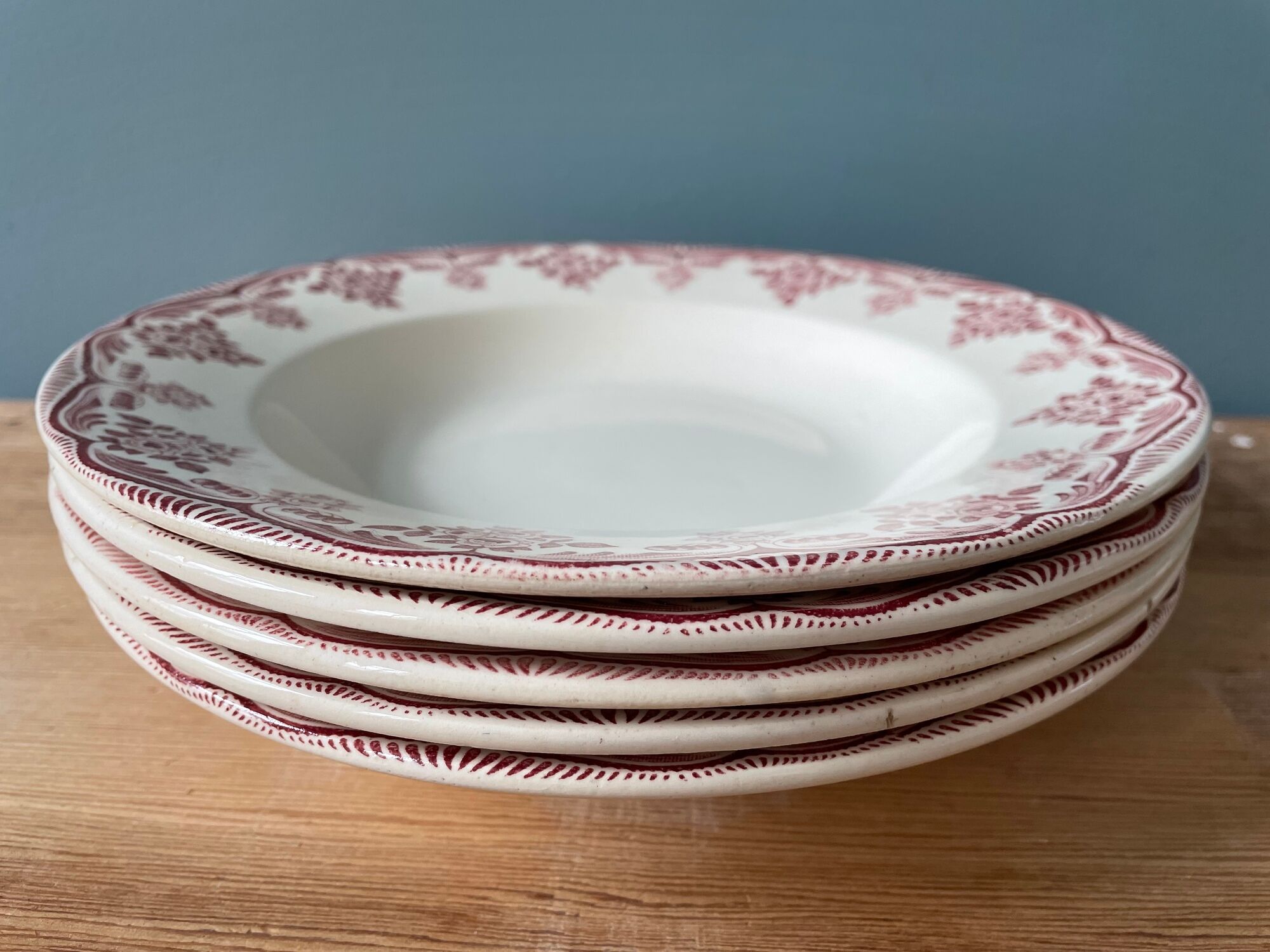 Set of 5 hollow plates Terre de Fer models "Bordeaux" Choisy Le Roi