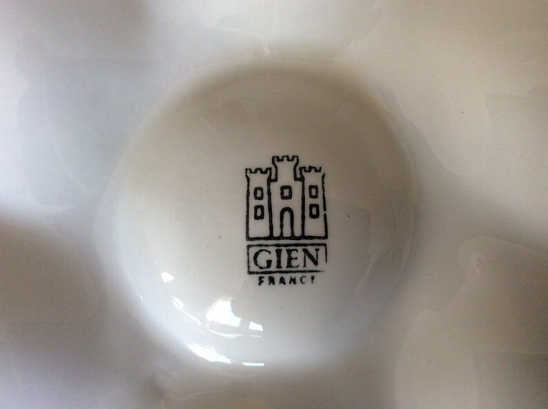 Set of 2 French vintage plates in gien white dabbling