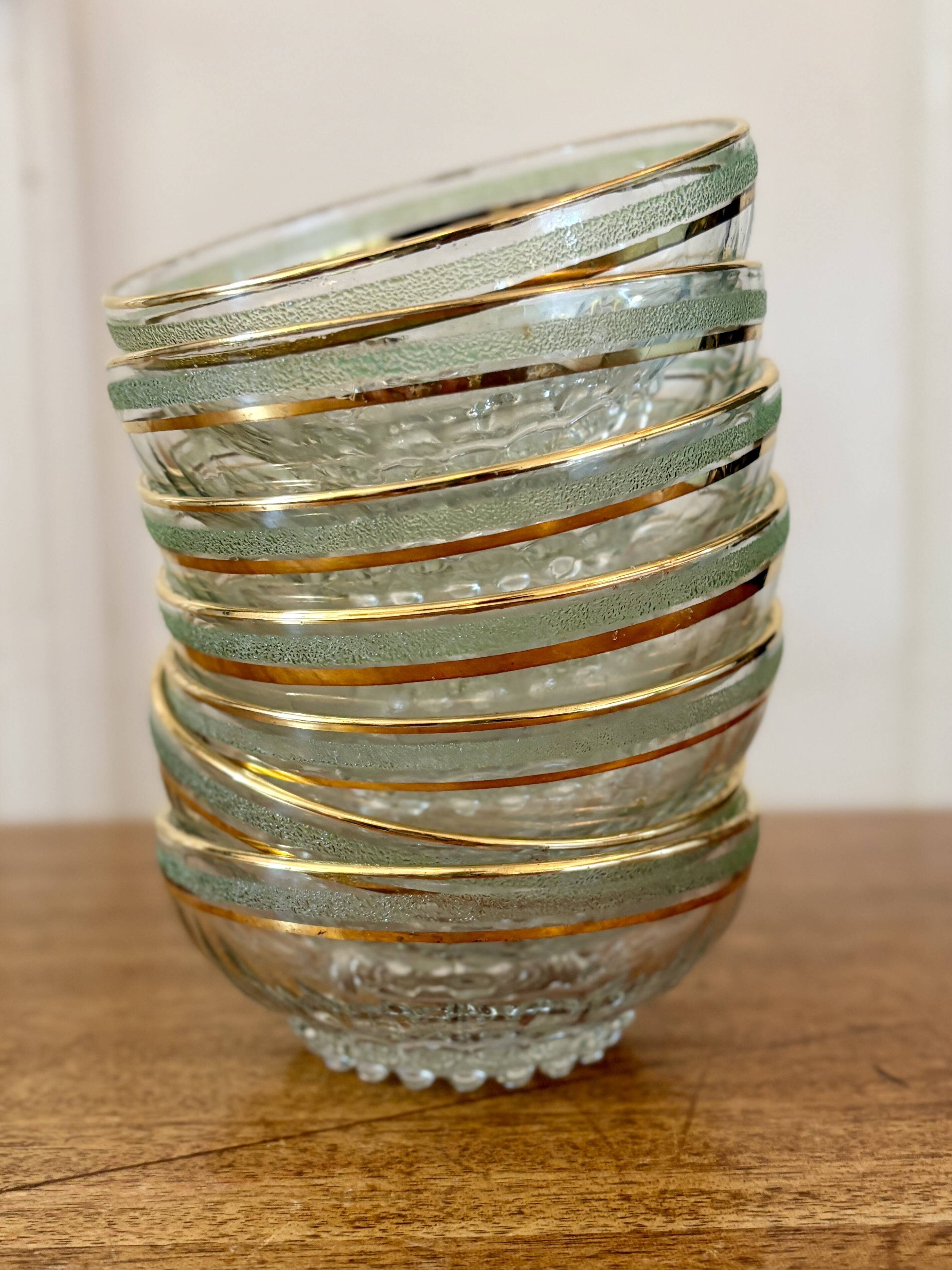 Lot de 7 coupes en verre granité vert et or vintage