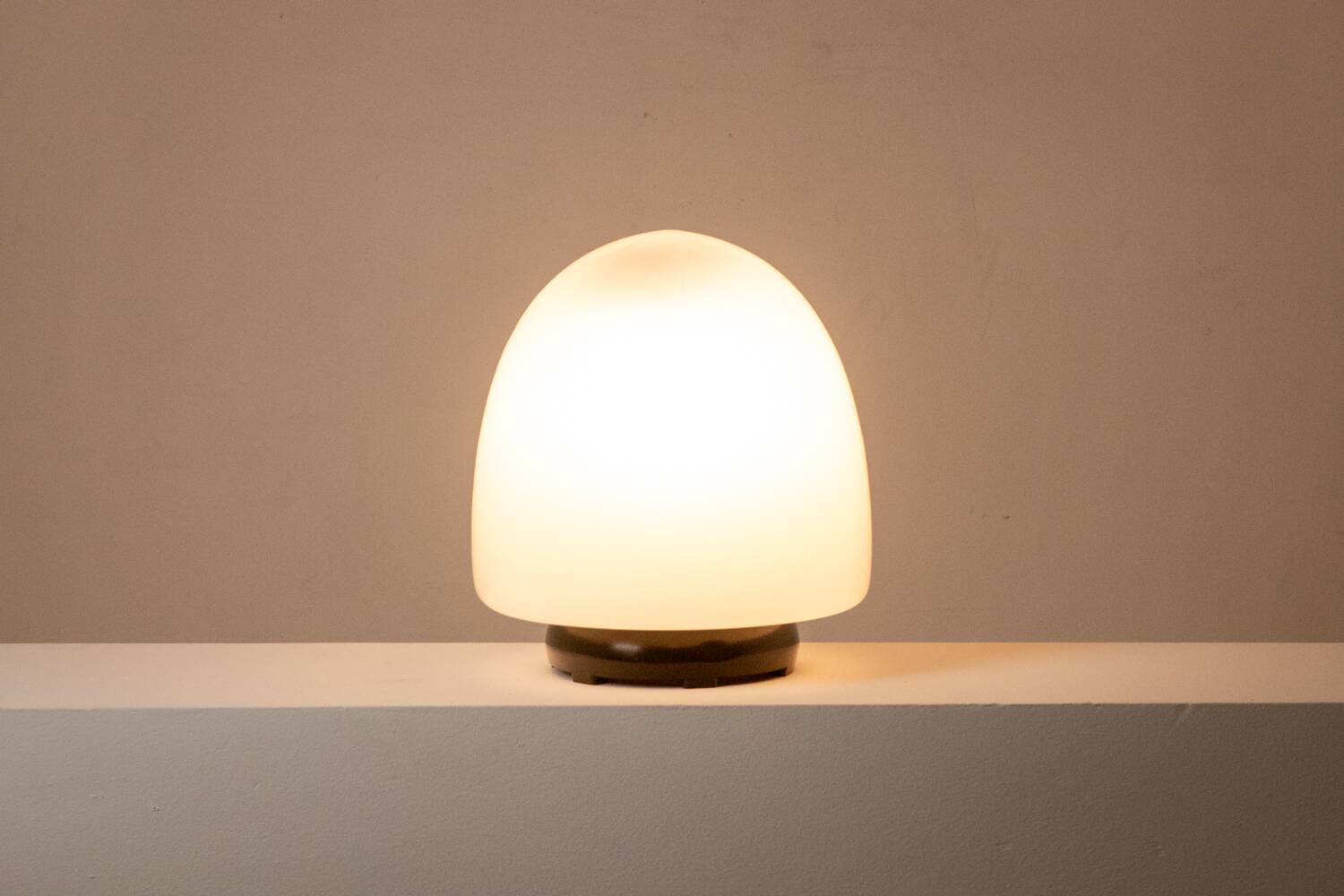 Pair of glass lamps in the shape of an "egg". Italy, 1960s, Leucos.