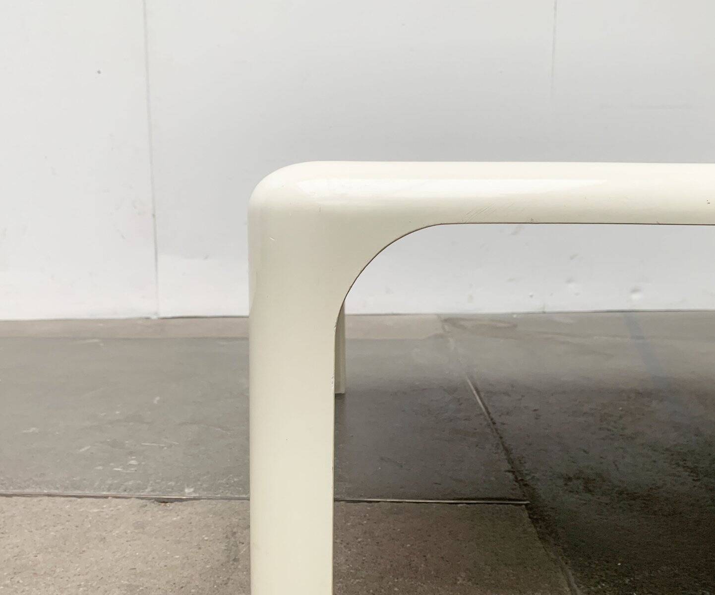 Demetrio lounge coffee table from the Italian space age of the mid-century by Vico Magistretti for Artemide.