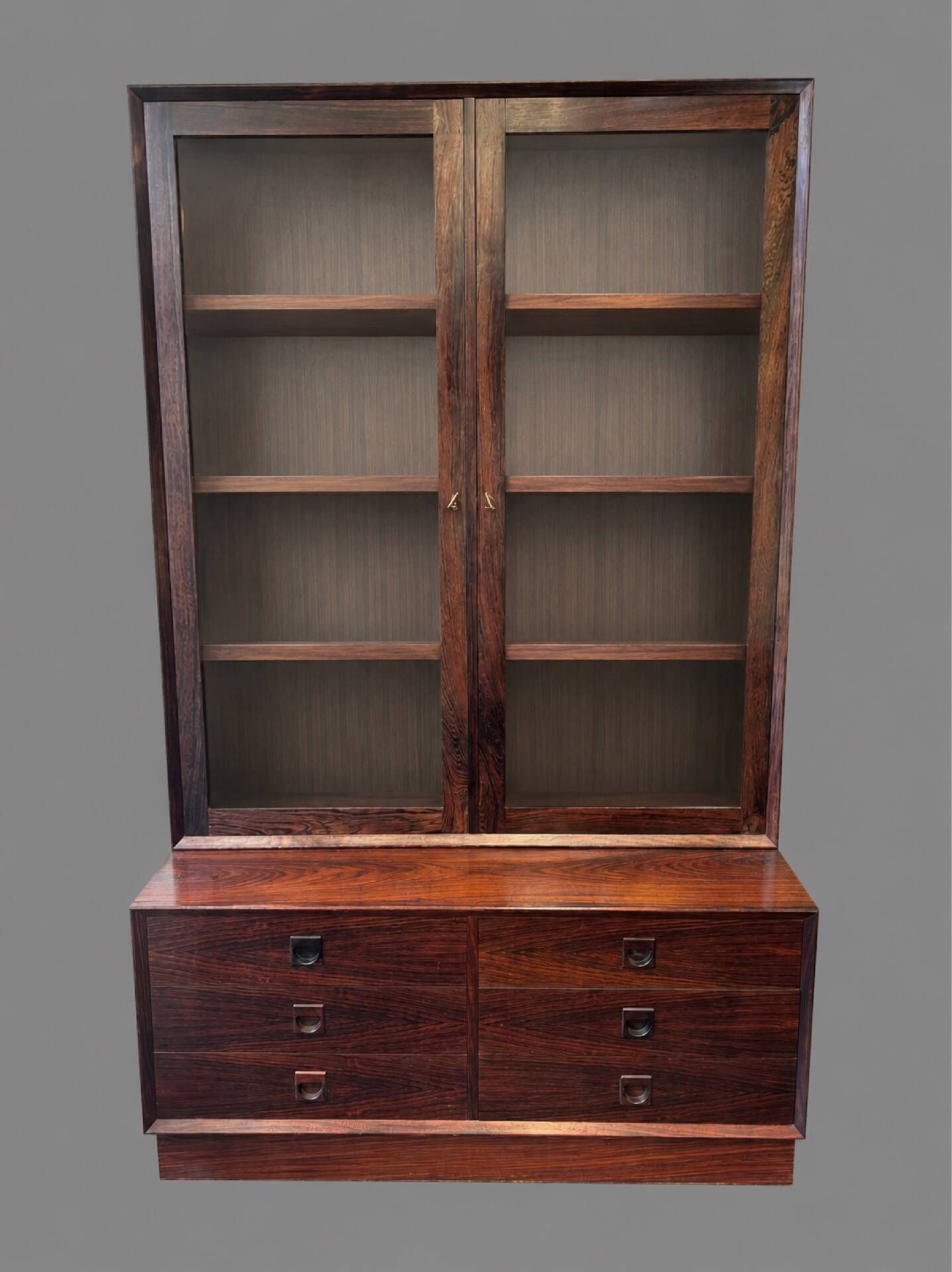 Danish library in rosewood – Scandinavian spirit