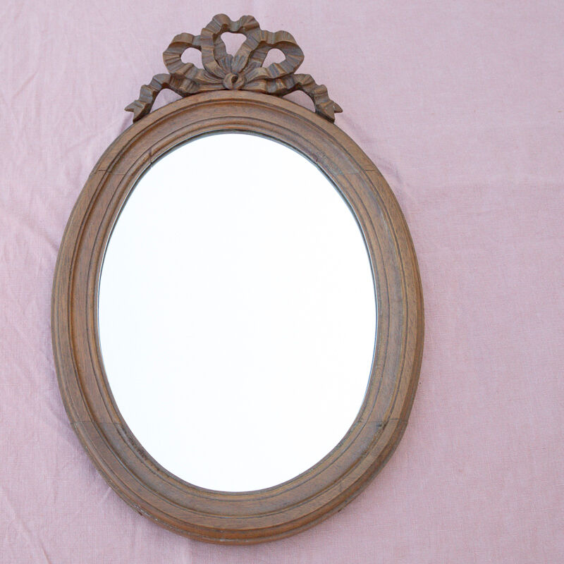 Oval mirror wood knot