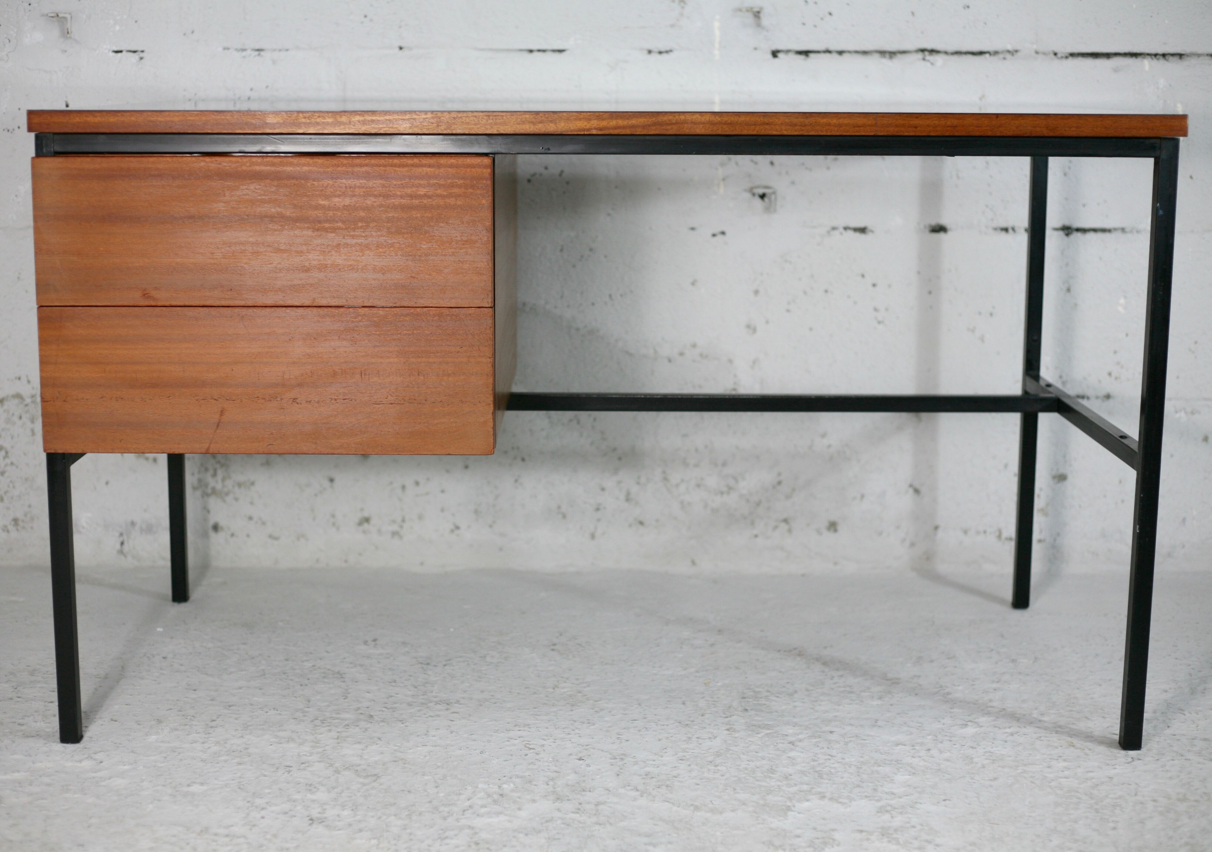 Desk model 620. by Pierre Guariche for Minvielle, France, circa 1955