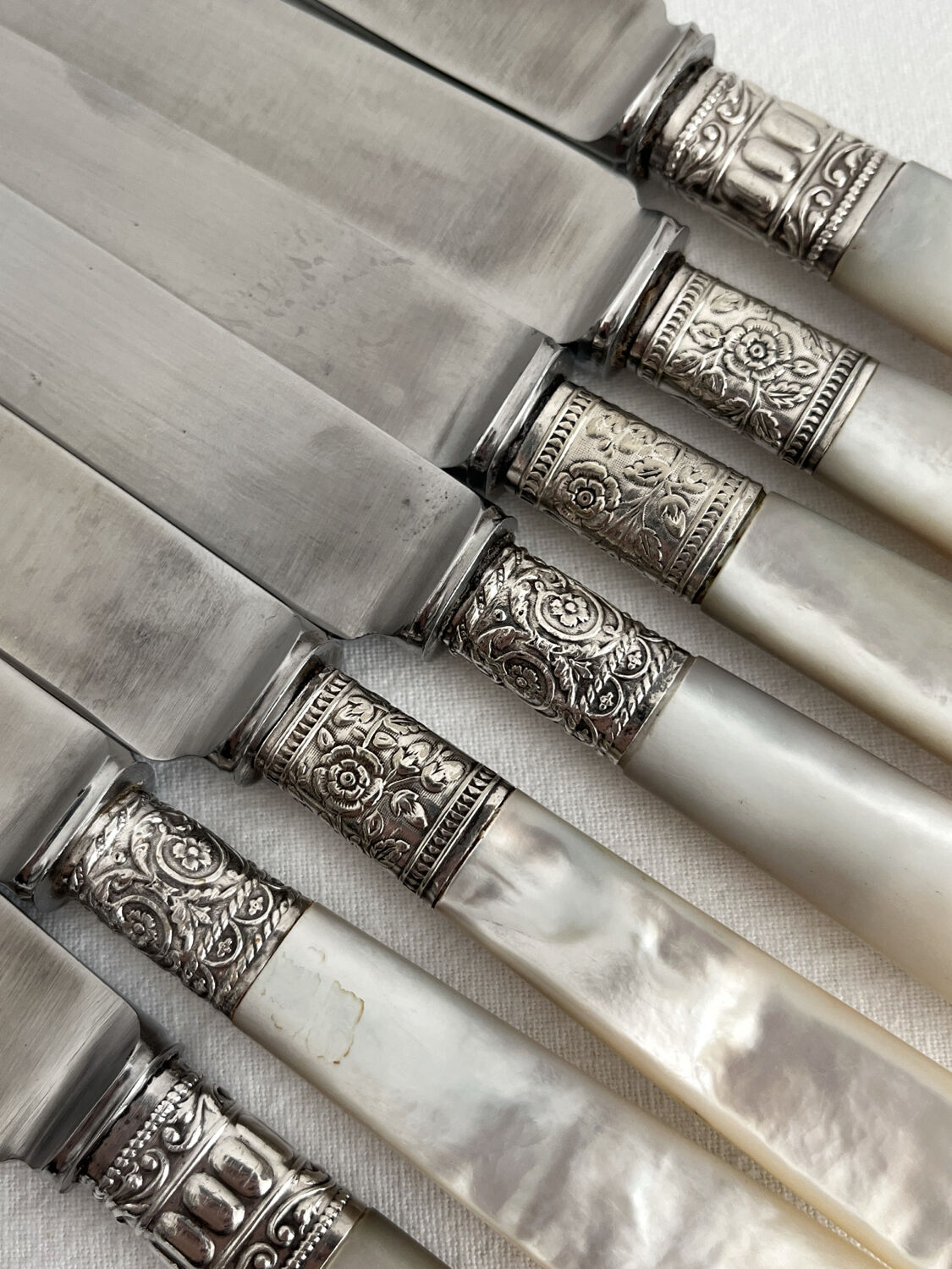 Antique table knives in mother-of-pearl and silver-plated metal