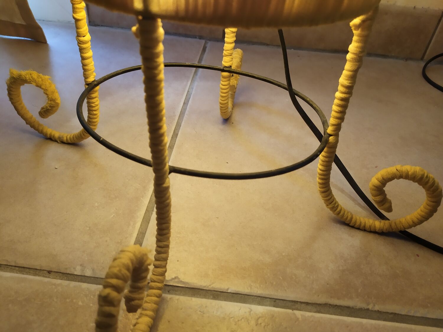 Lampadaire jaune