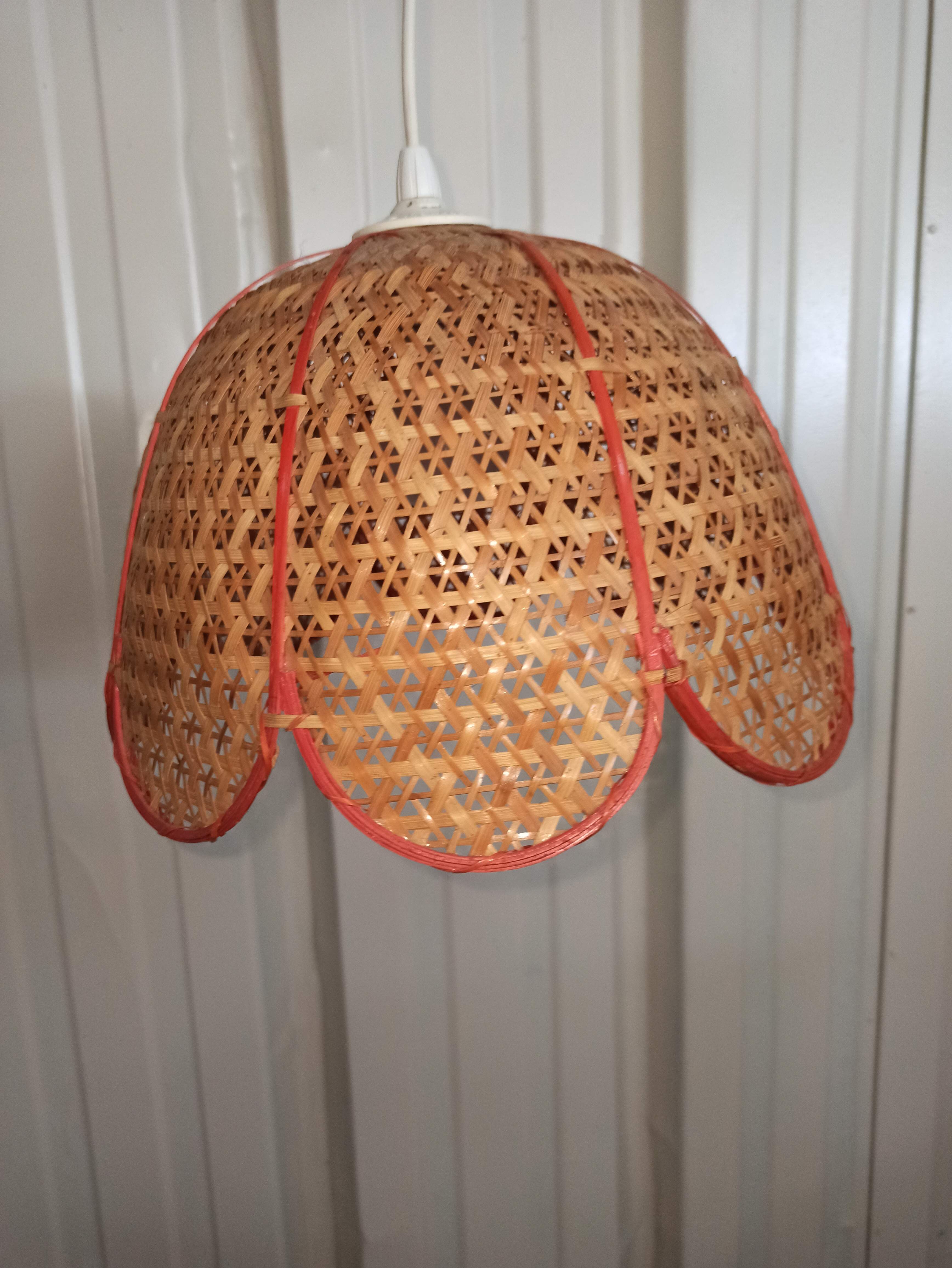 Suspension rattan lampshade