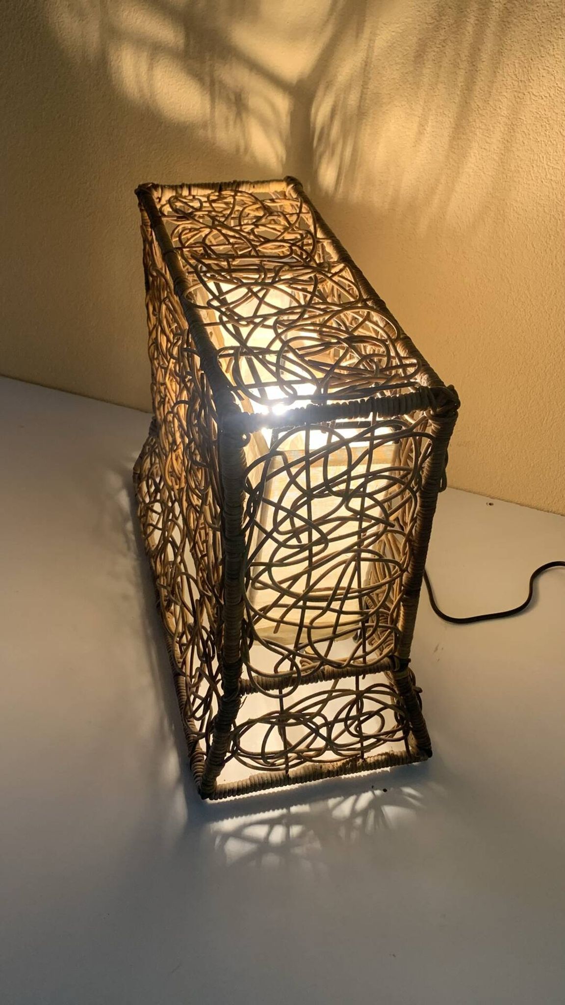 Lampe de sol/table en osier vintage