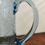 Pichet carafe vintage en verre bullé bleu Biot non signé