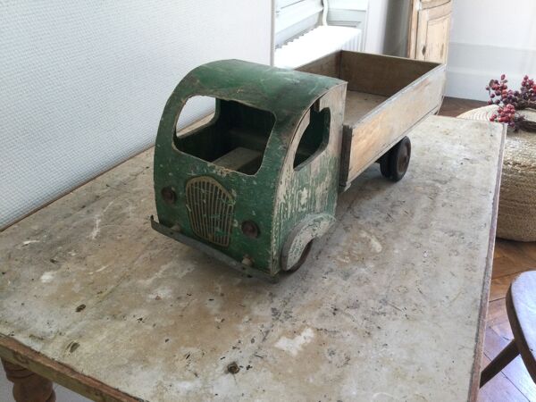 Camion benne ancien en bois