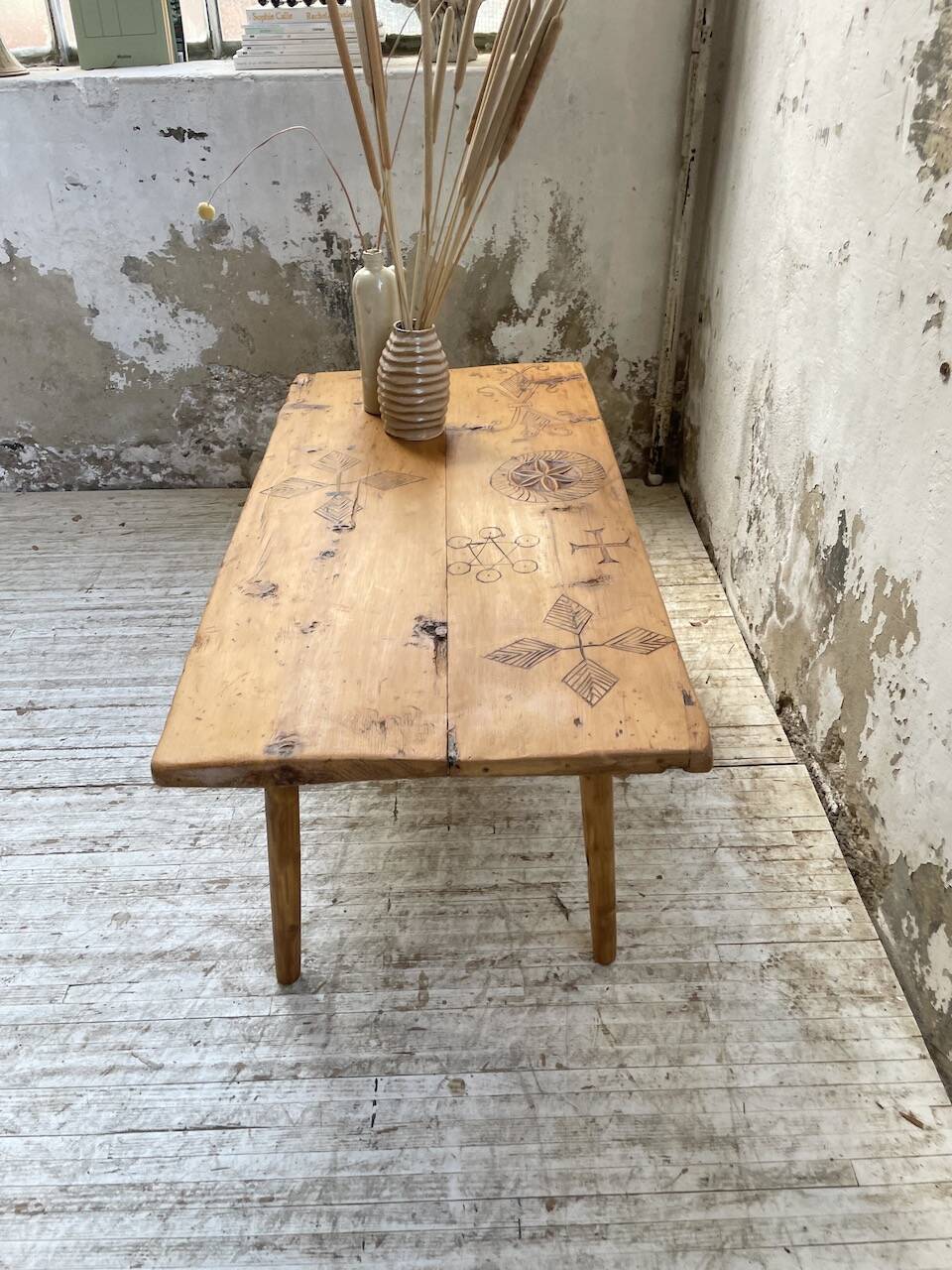 Popular art coffee table Switzerland 1900