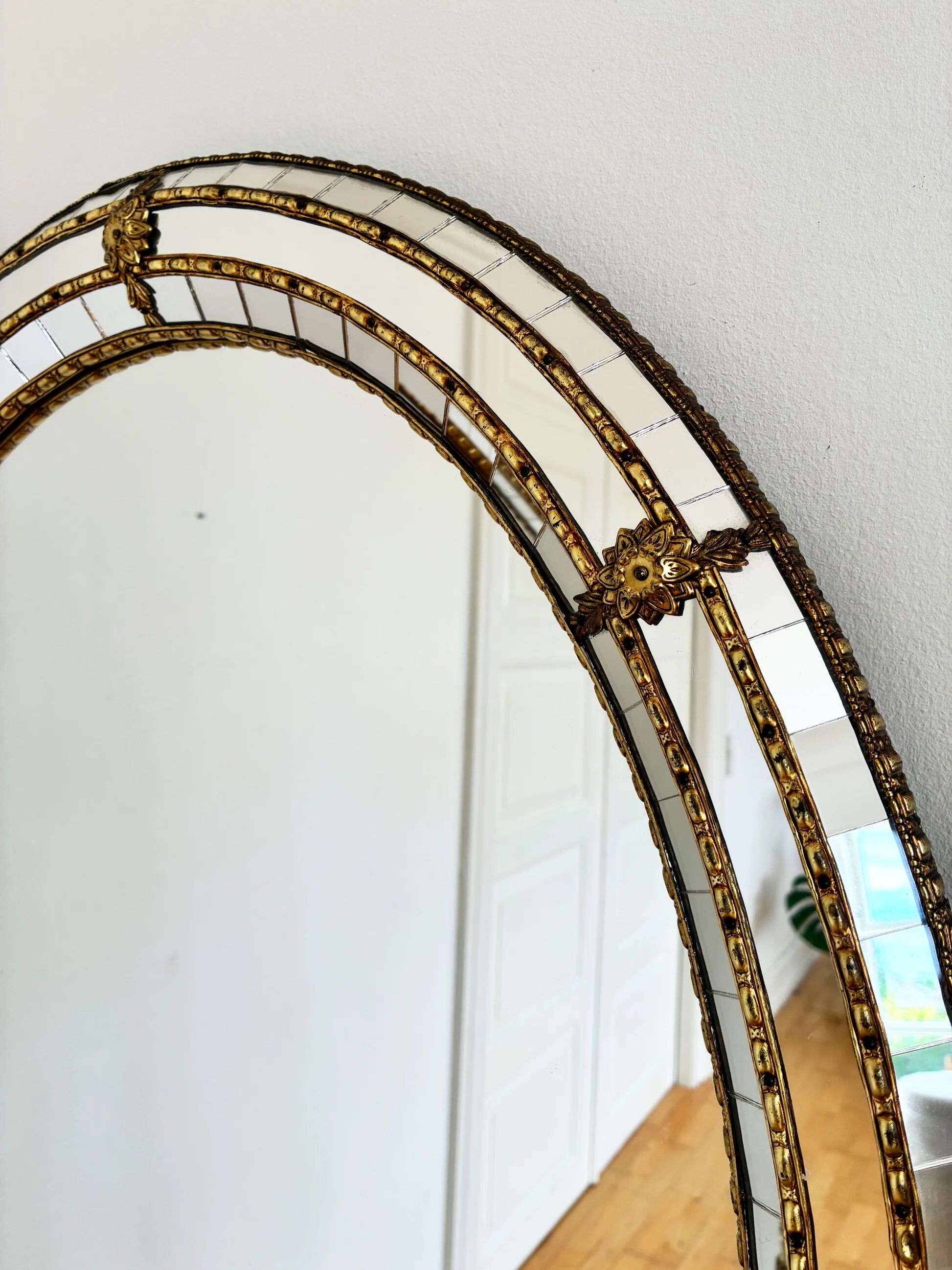 Vintage Spanish Venetian-style wall mirror, oval, brass, 1980s Hollywood Regency