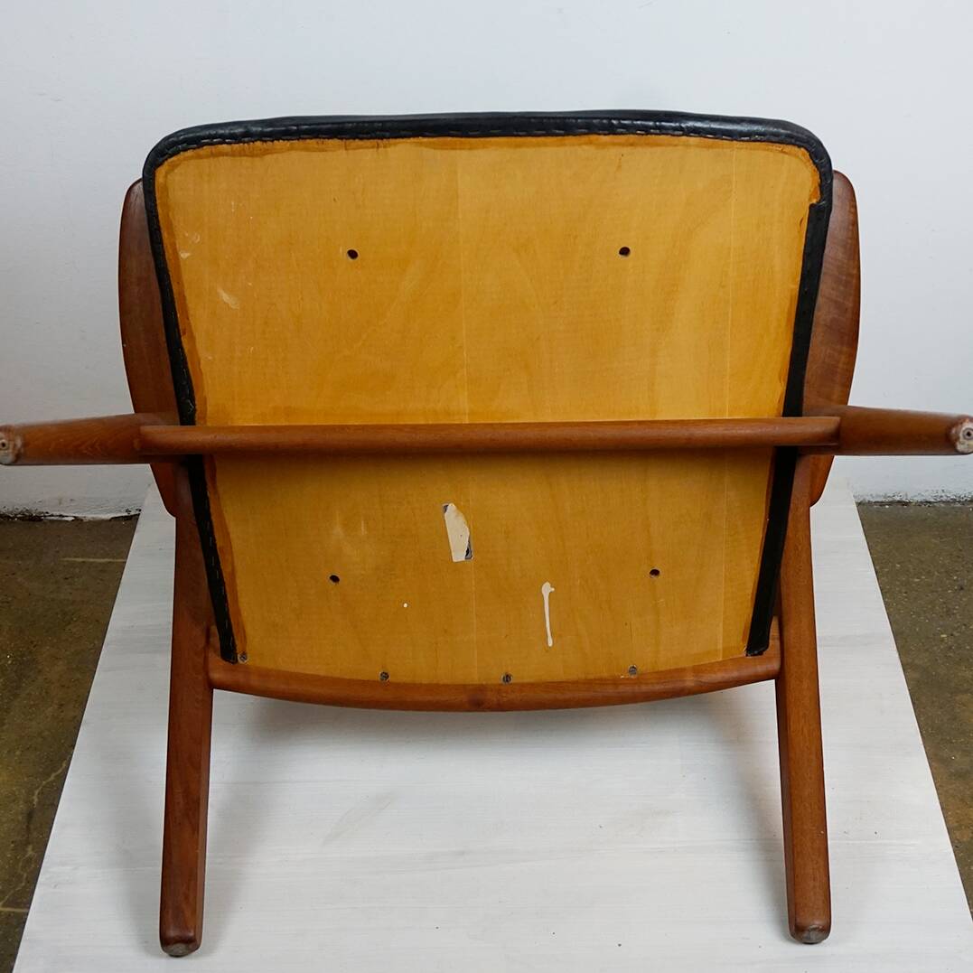 Chaise Lounge CH28 in Teak and Black Leather by Hans Wegner for Carl Hansen