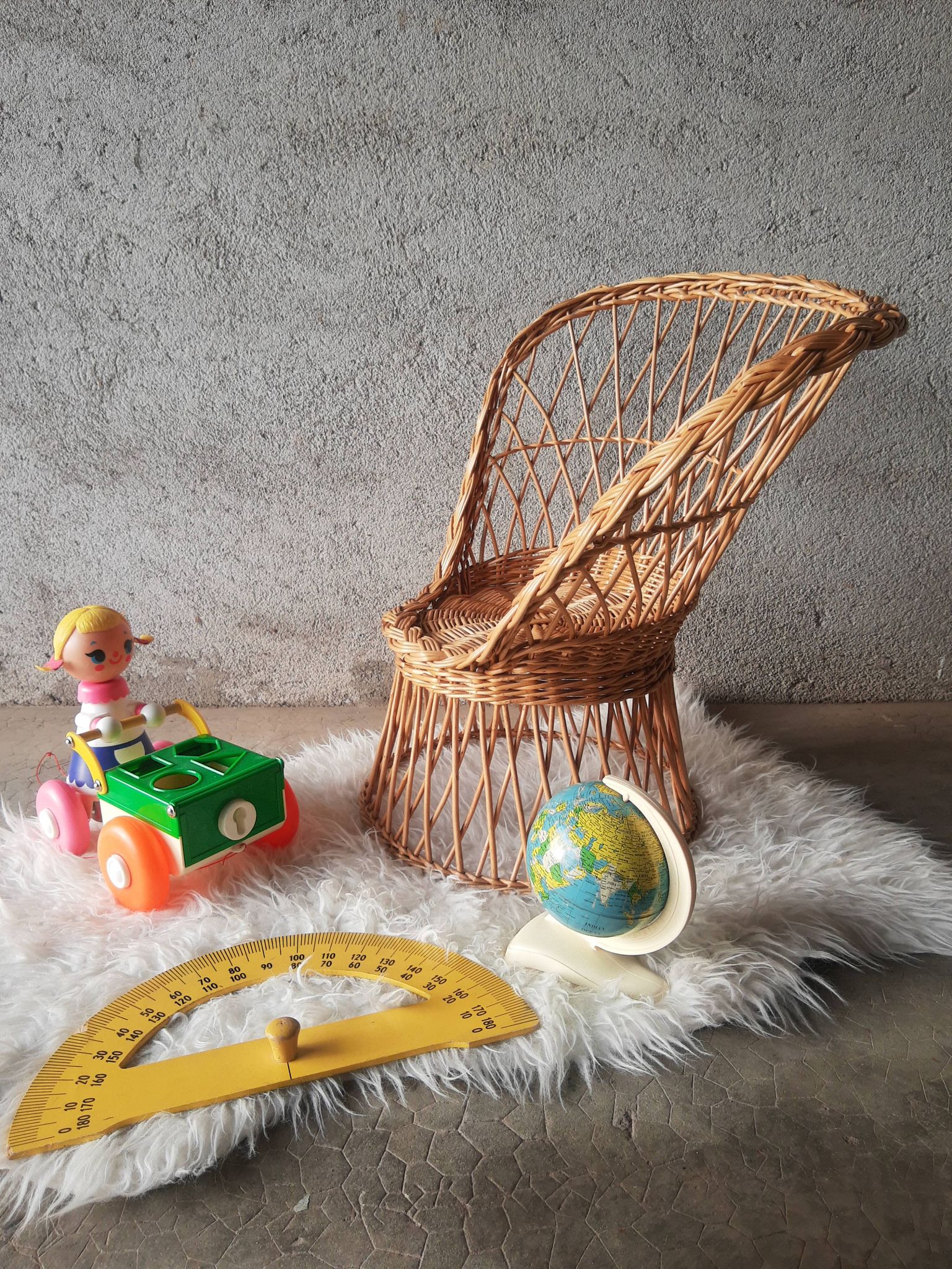 Fauteuil en osier pour enfant style emmanuelle
