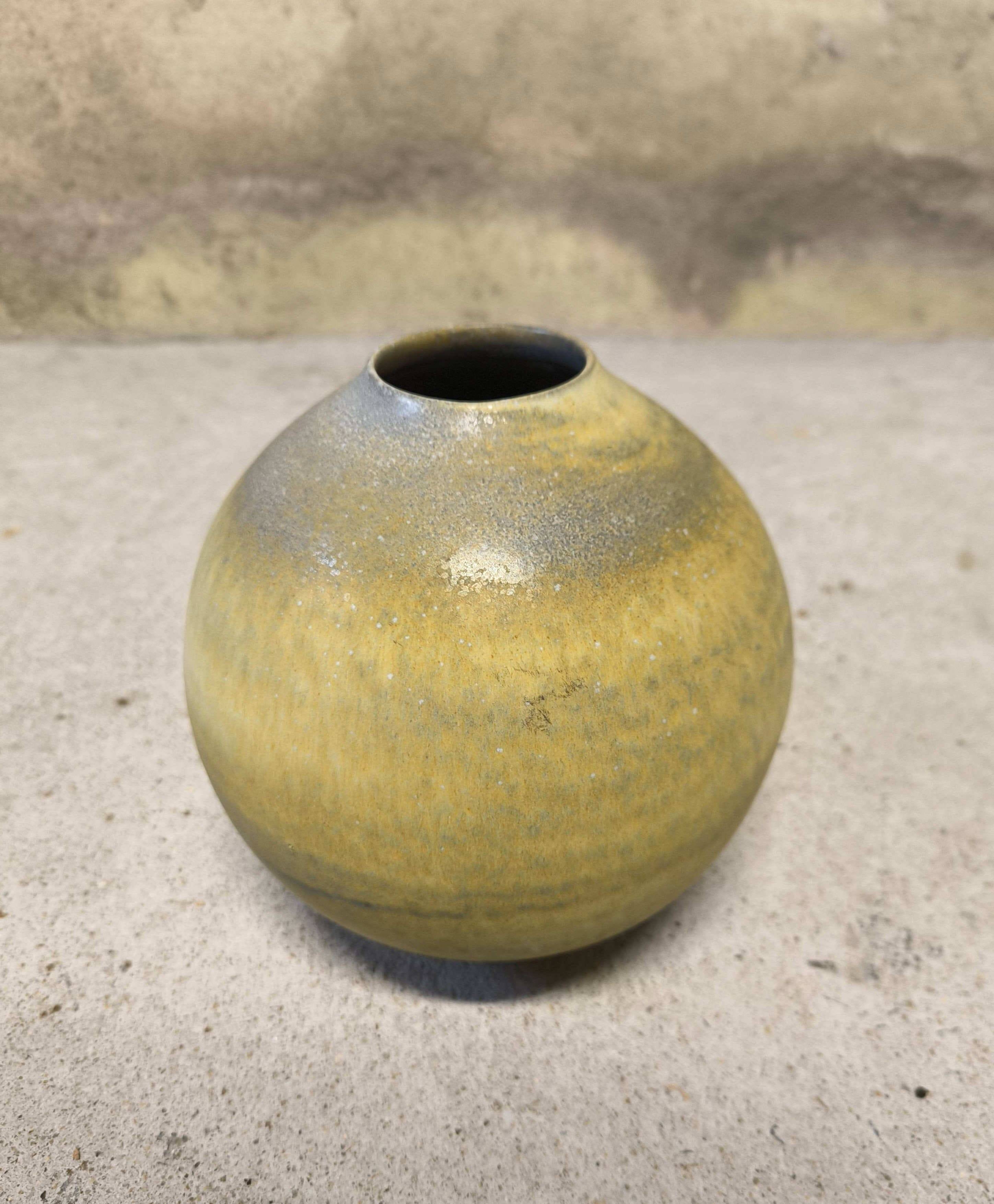 Round ceramic vase