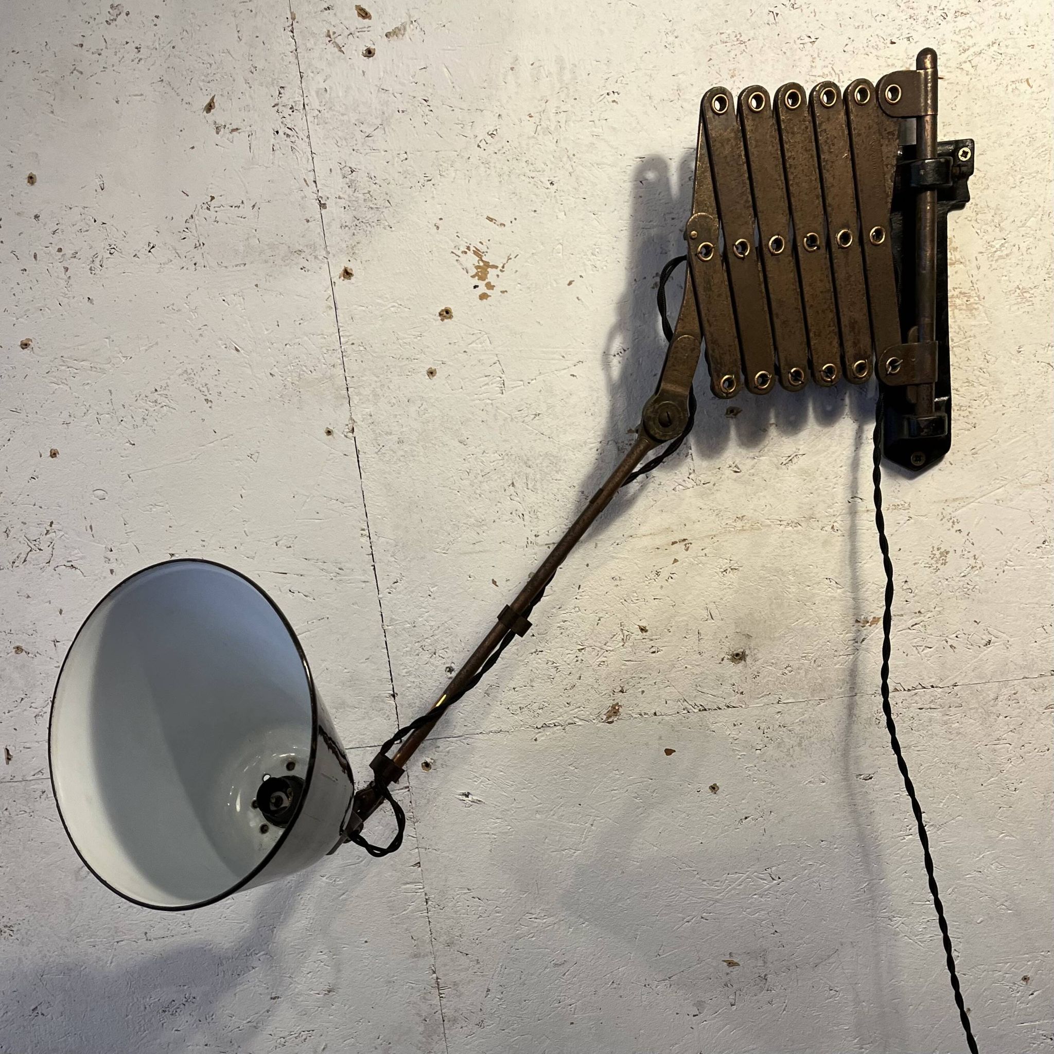 Rare English "Walligraph" accordion lamp, "Radialite" model, 1930s