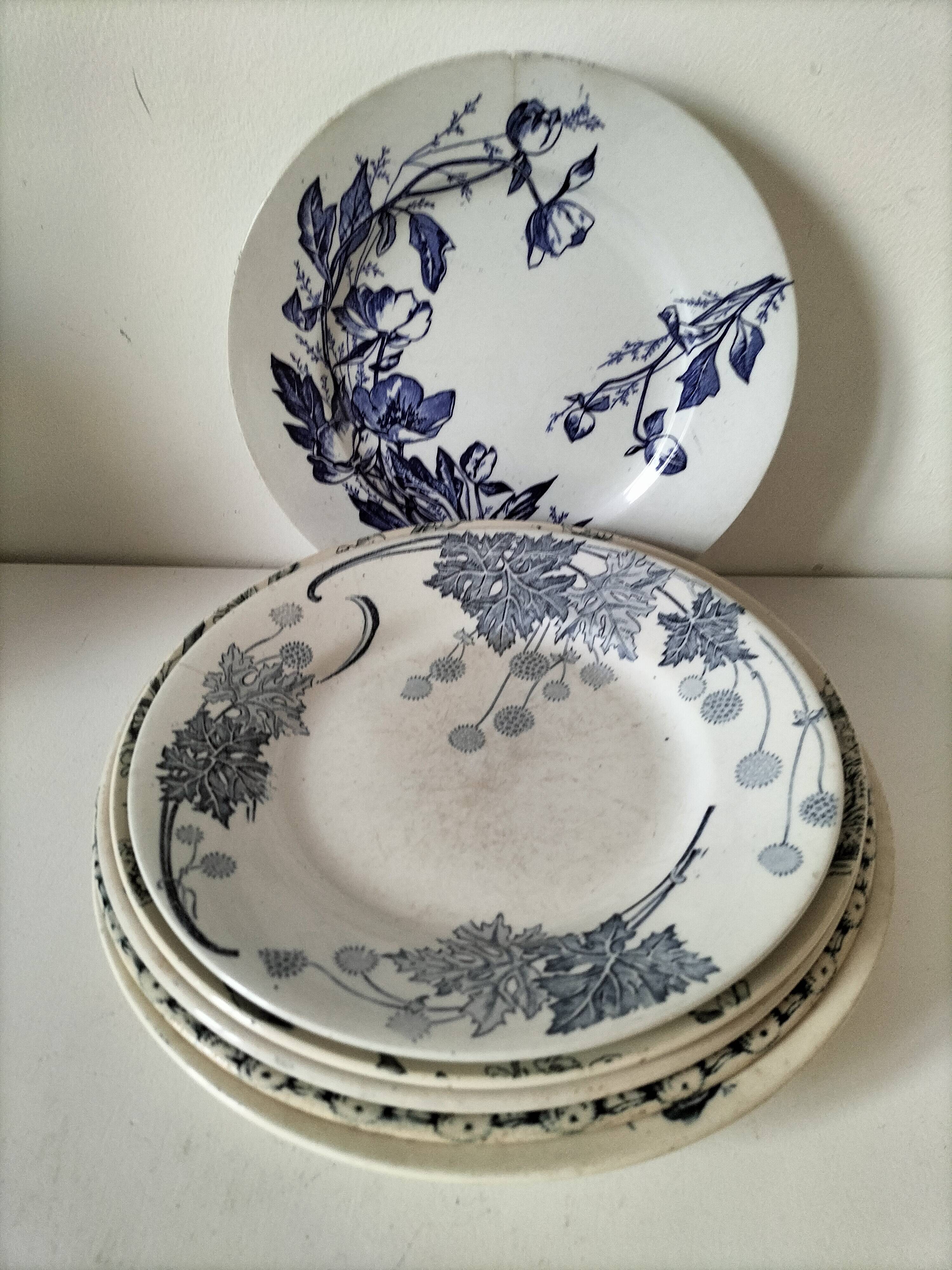 Set of 6 ironstone plates in shades of blue, late 19th to early 20th century.