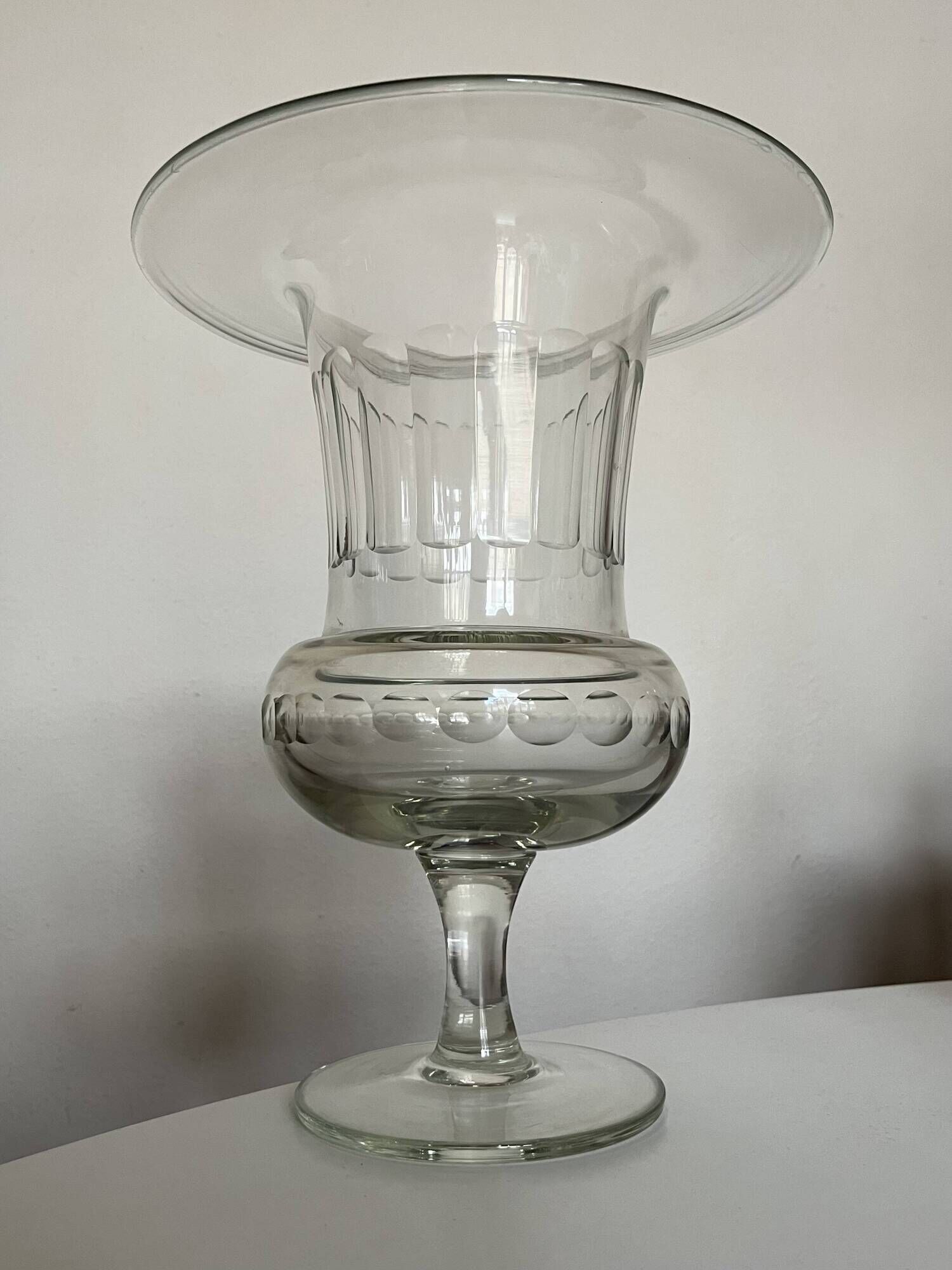 XXL neoclassical 19th-century medical vase in flat-cut crystal