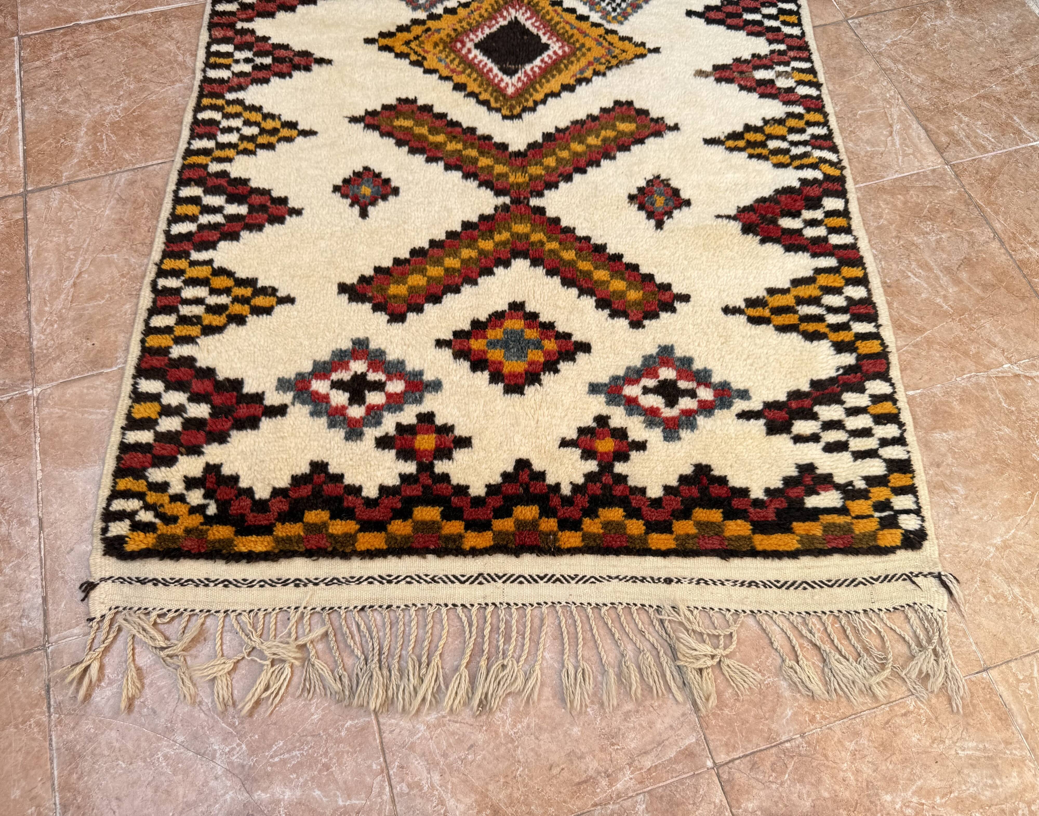 Handmade Berber rug: Moroccan wall decoration (190 cm x 108 cm)
