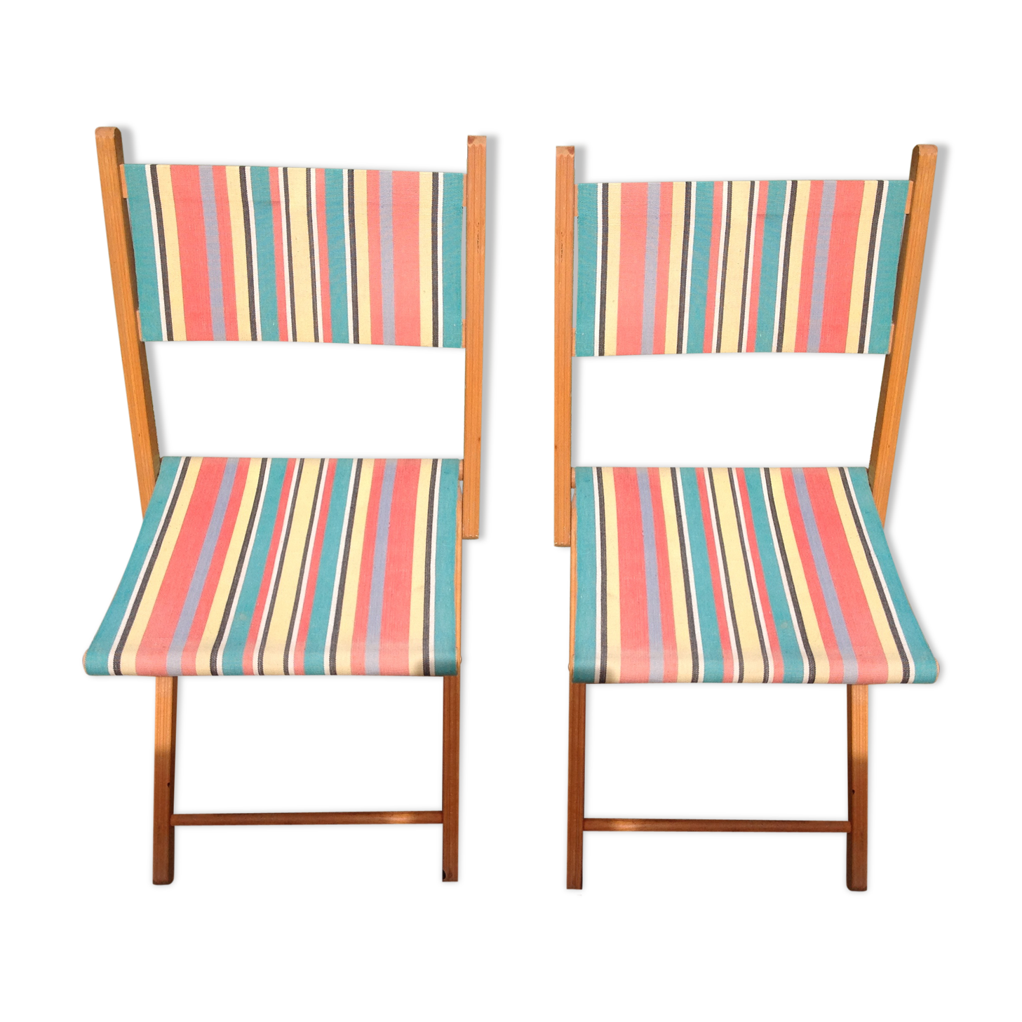 Duo of folding chairs