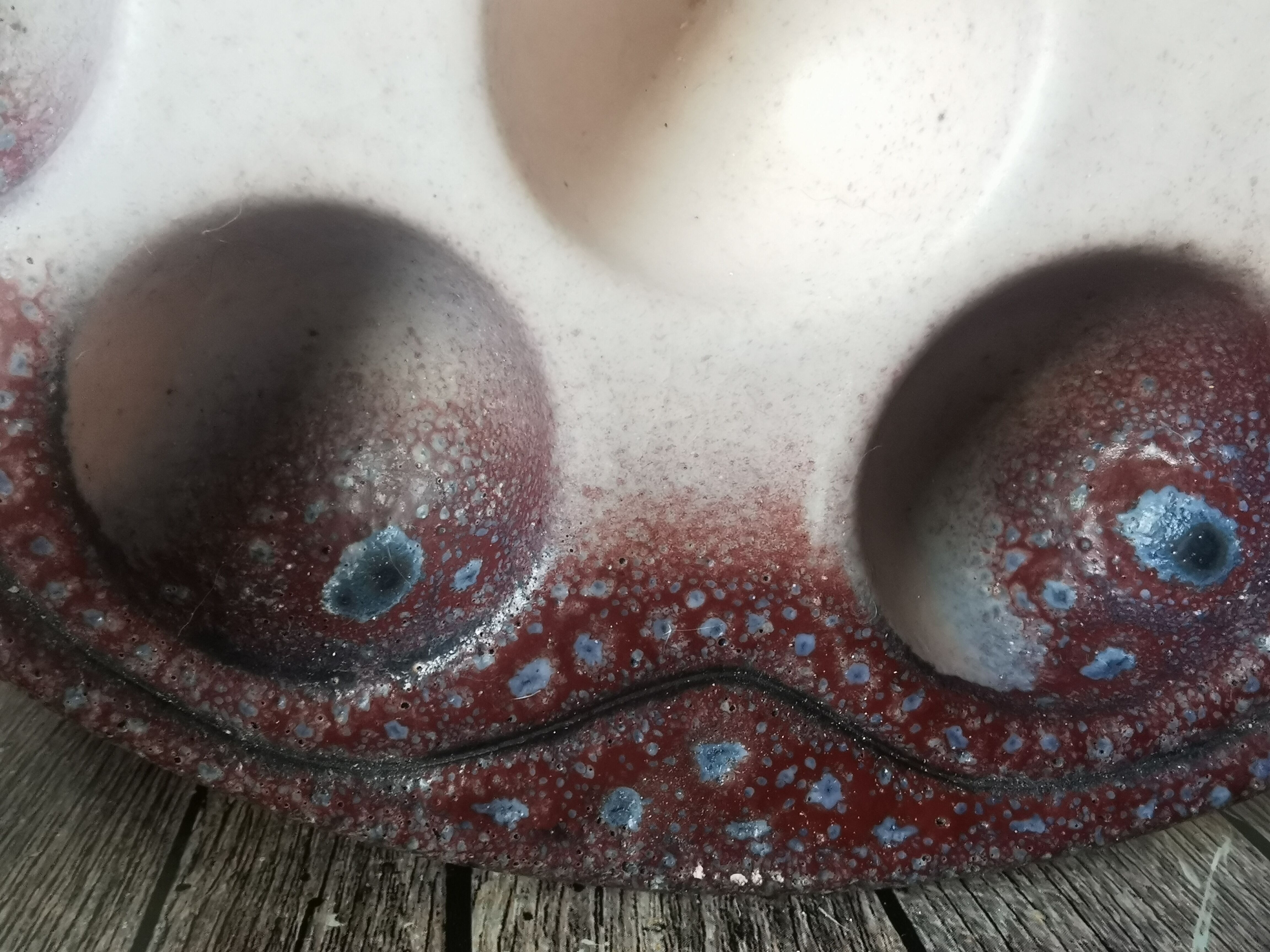 6 glazed ceramic snail plates