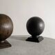 Paire de sculptures rondes vintage en bois noir et marron