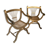 Paire de fauteuils dorés cannés