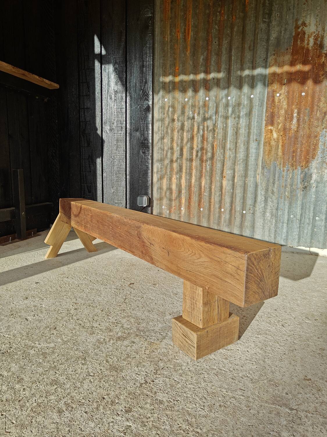 Artisanal oak beam entrance bench