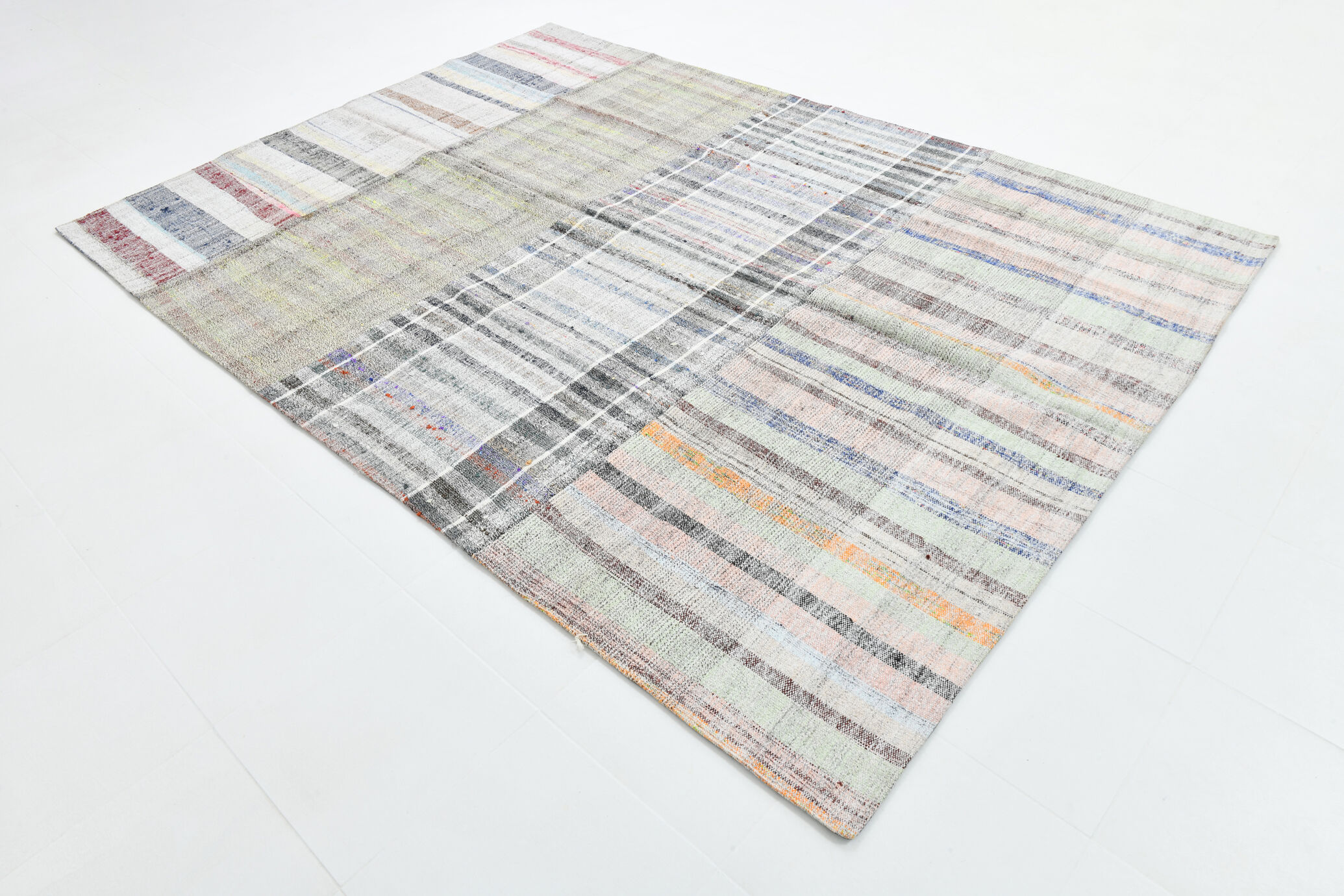 Ethnic vintage rug, 222x304cm