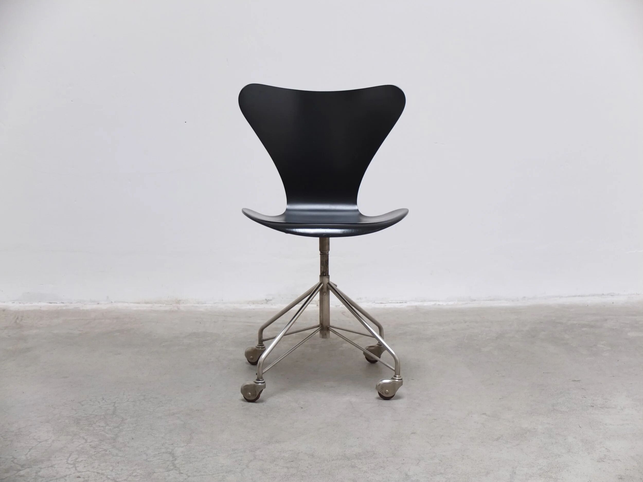 1st edition '3117' swivel desk chair by Arne Jacobsen for Fritz Hansen, 1955