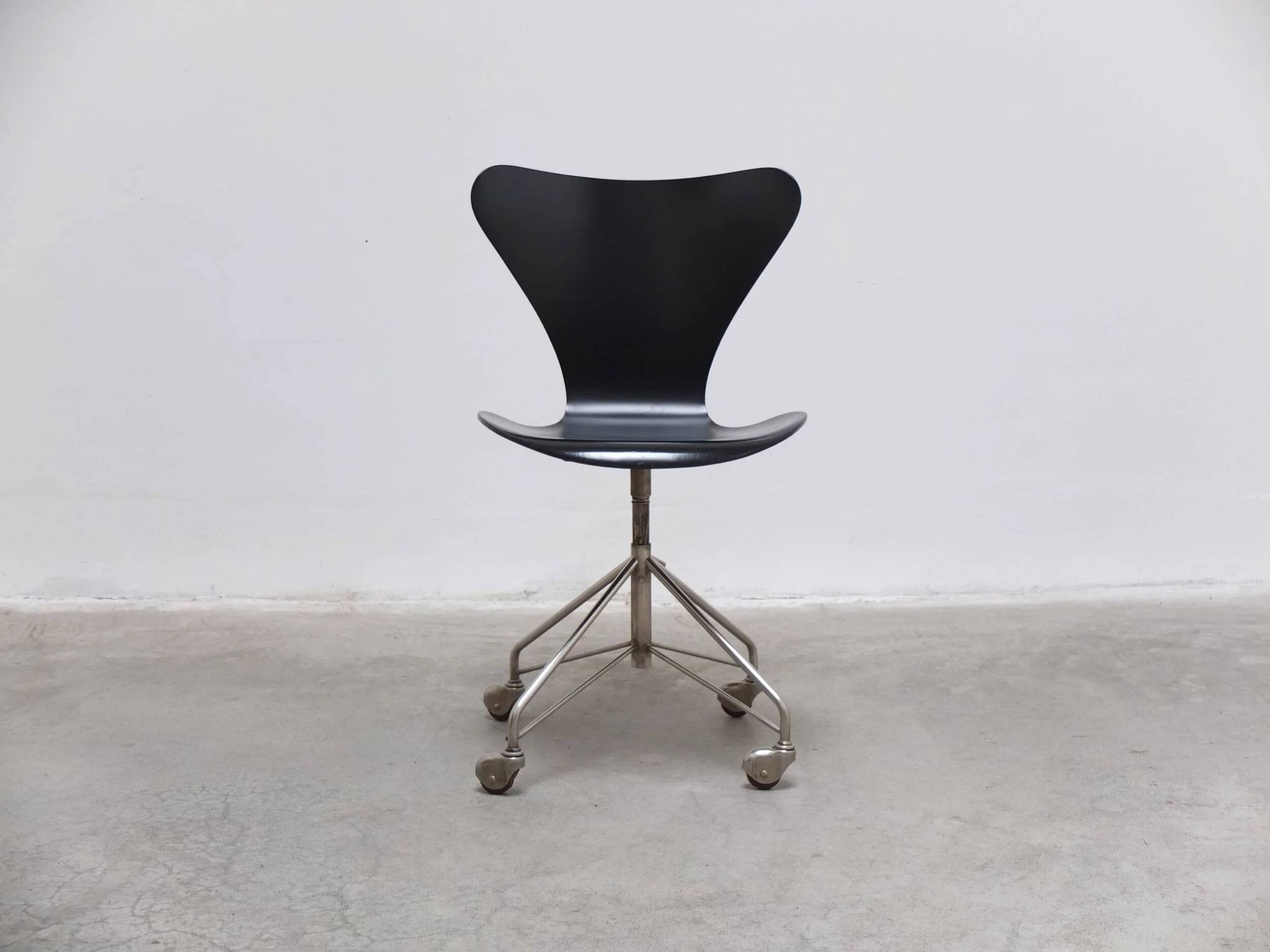 1st edition '3117' swivel desk chair by Arne Jacobsen for Fritz Hansen, 1955