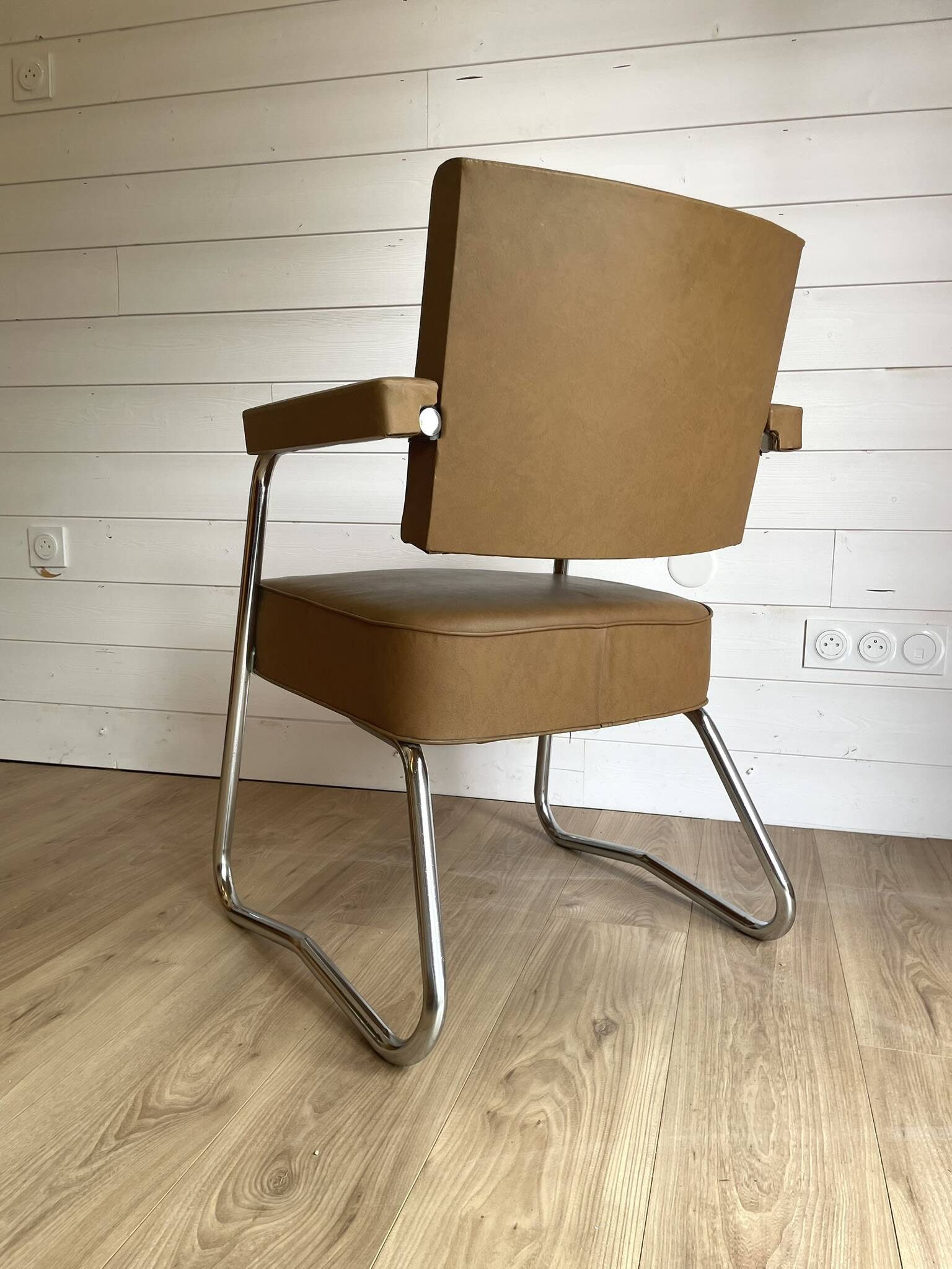 Vintage Office Chair from the 70s – Chrome Metal & Camel Faux Leather (Bauhaus Style)