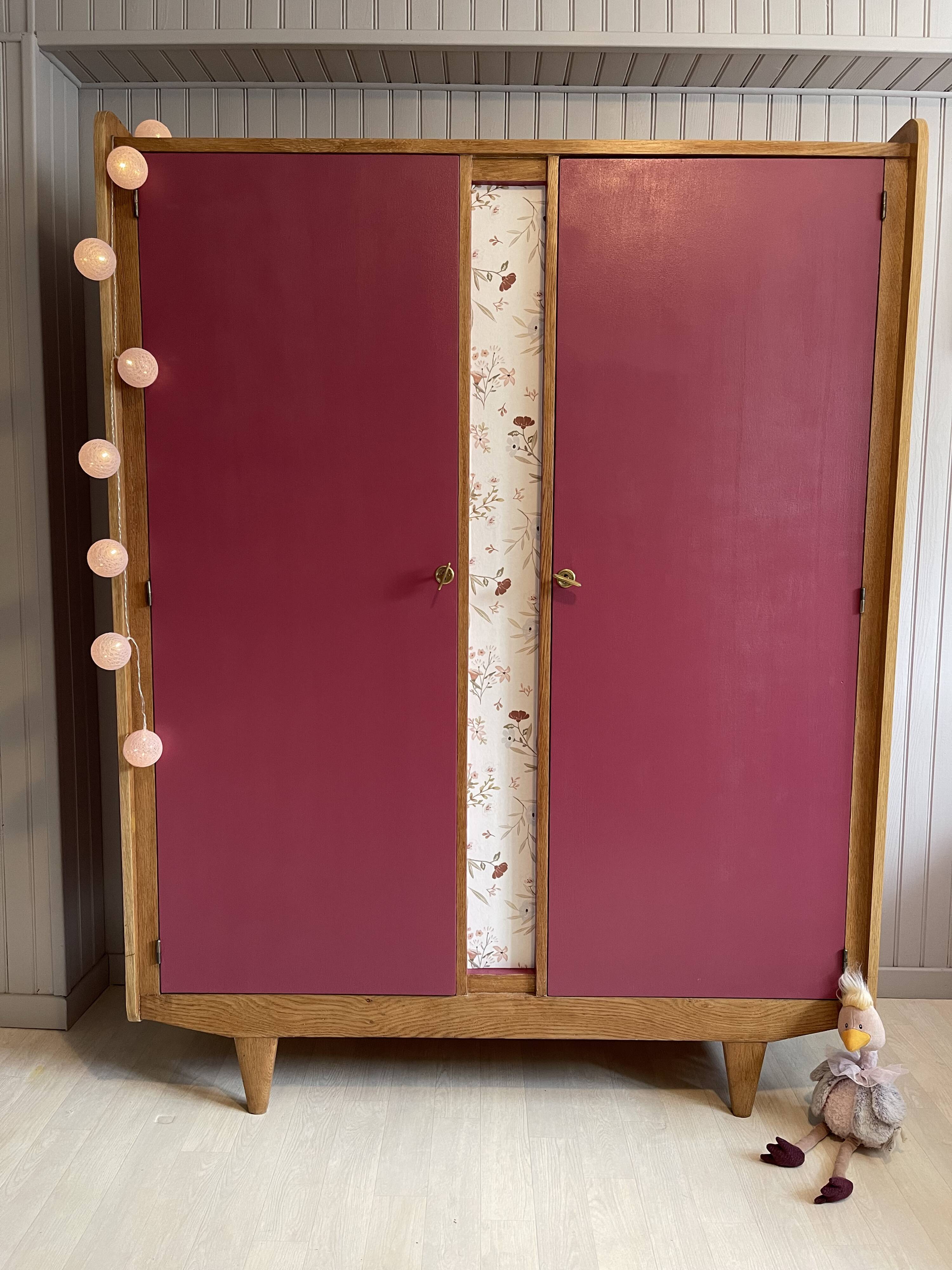 Armoire pieds compas