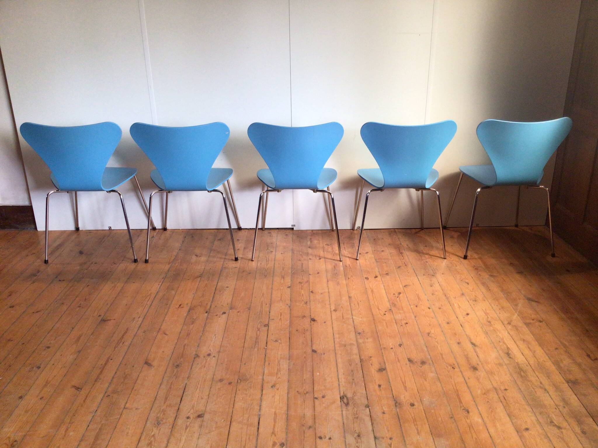 Fritz Hansen "series 7" butterfly chair