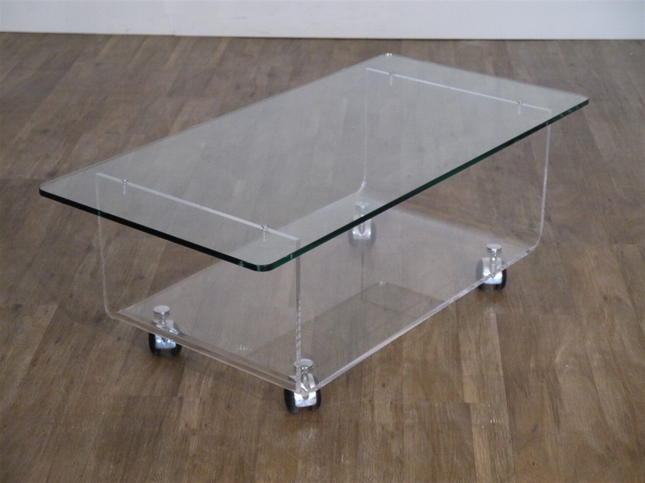 Table basse vintage en plexiglas et verre 1970