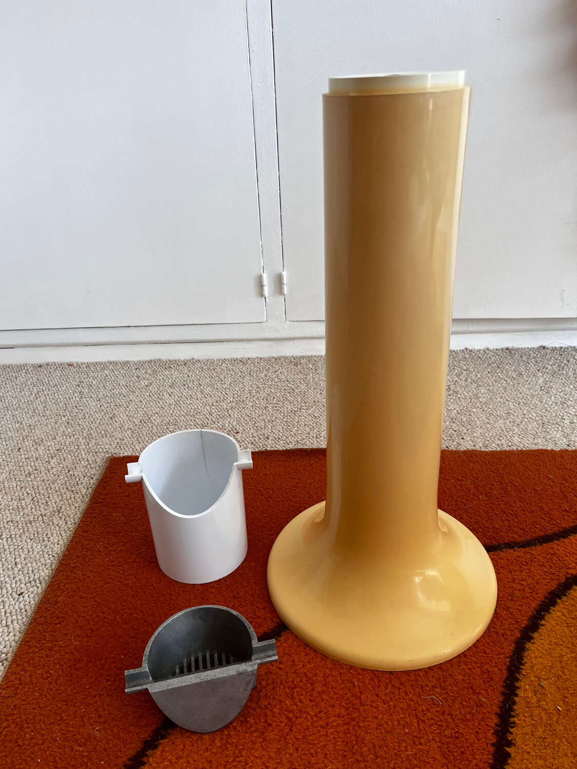 Enzo Mari, Danese Milano, Griglia floor ashtray, 1970s
