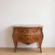 Commode Louis XV en bois de rose et marqueterie