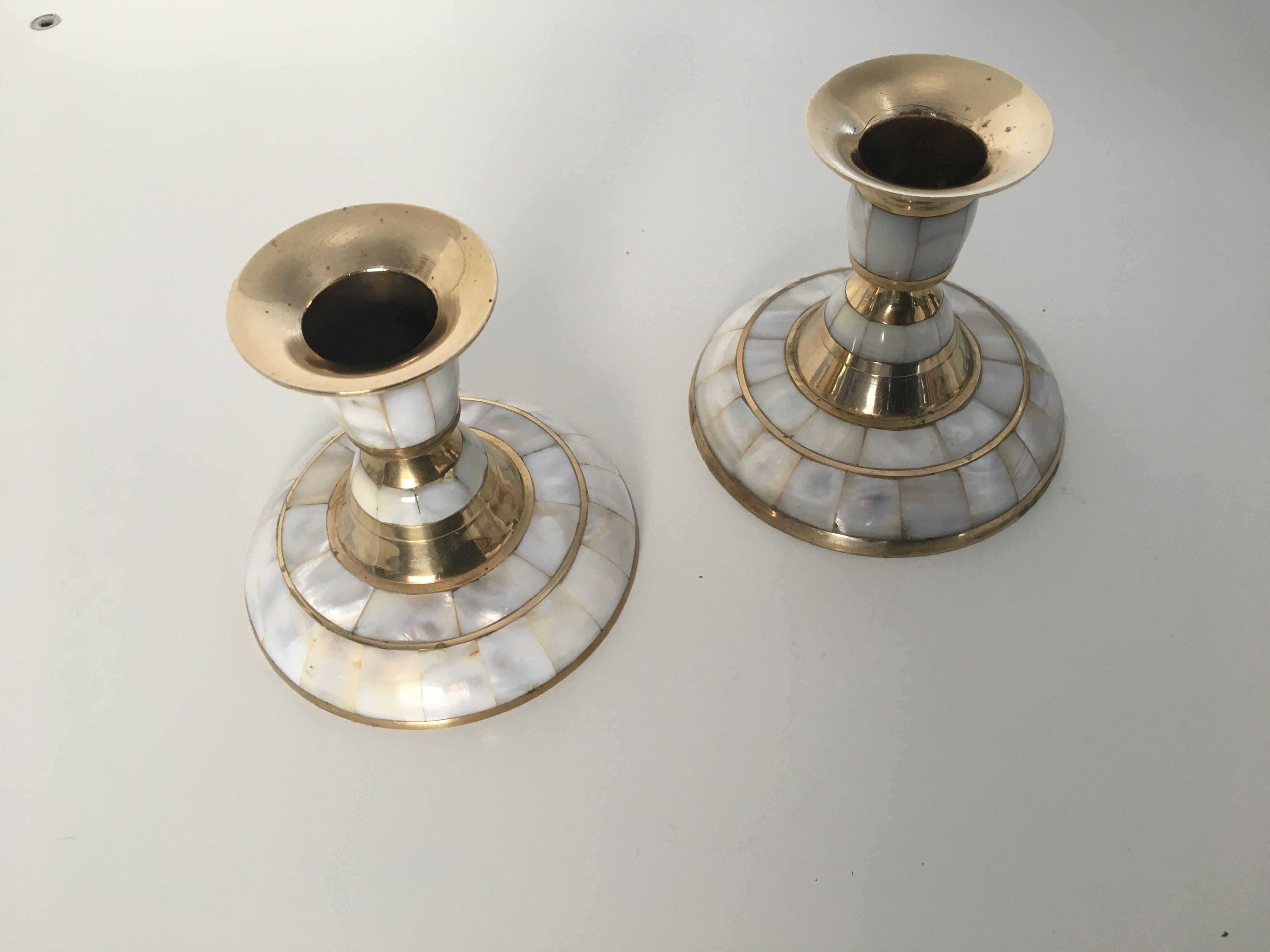 Set of 2 mother-of-pearl candlesticks and brass