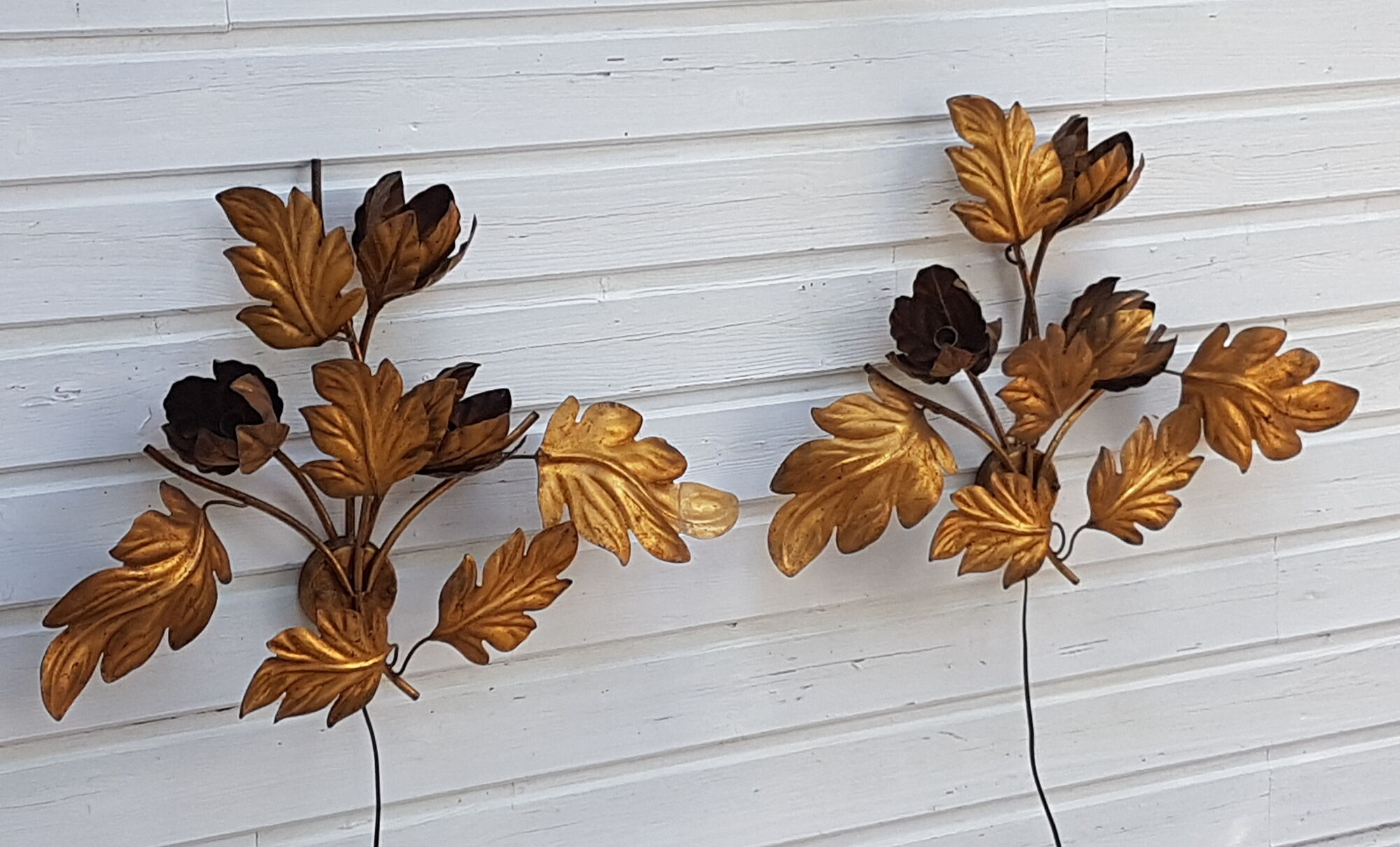 Paire d'appliques murales fleur feuillage en métal doré par Hans Kögl, 1970